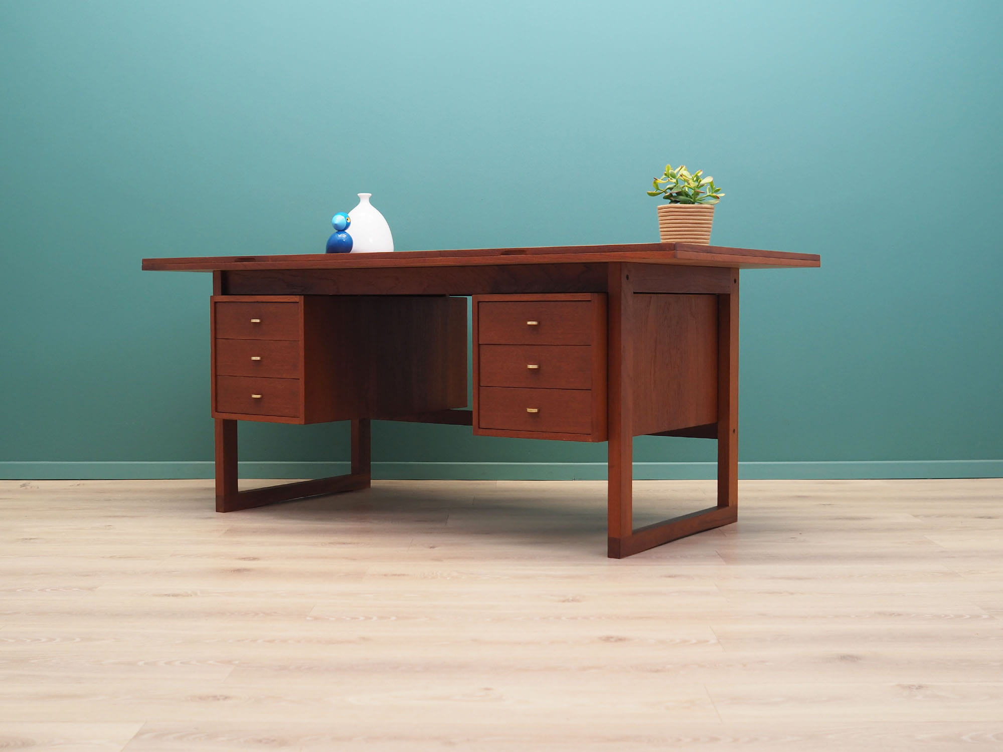 Vintage Schreibtisch Teakholz Braun 1970er Jahre