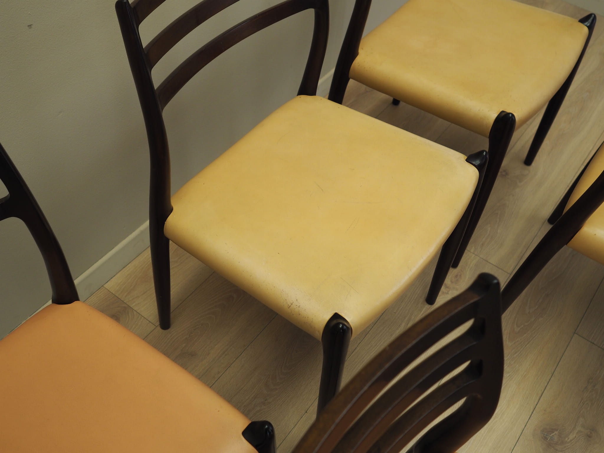 Sechser-Set Mahogany Stühle 1960 Jahre