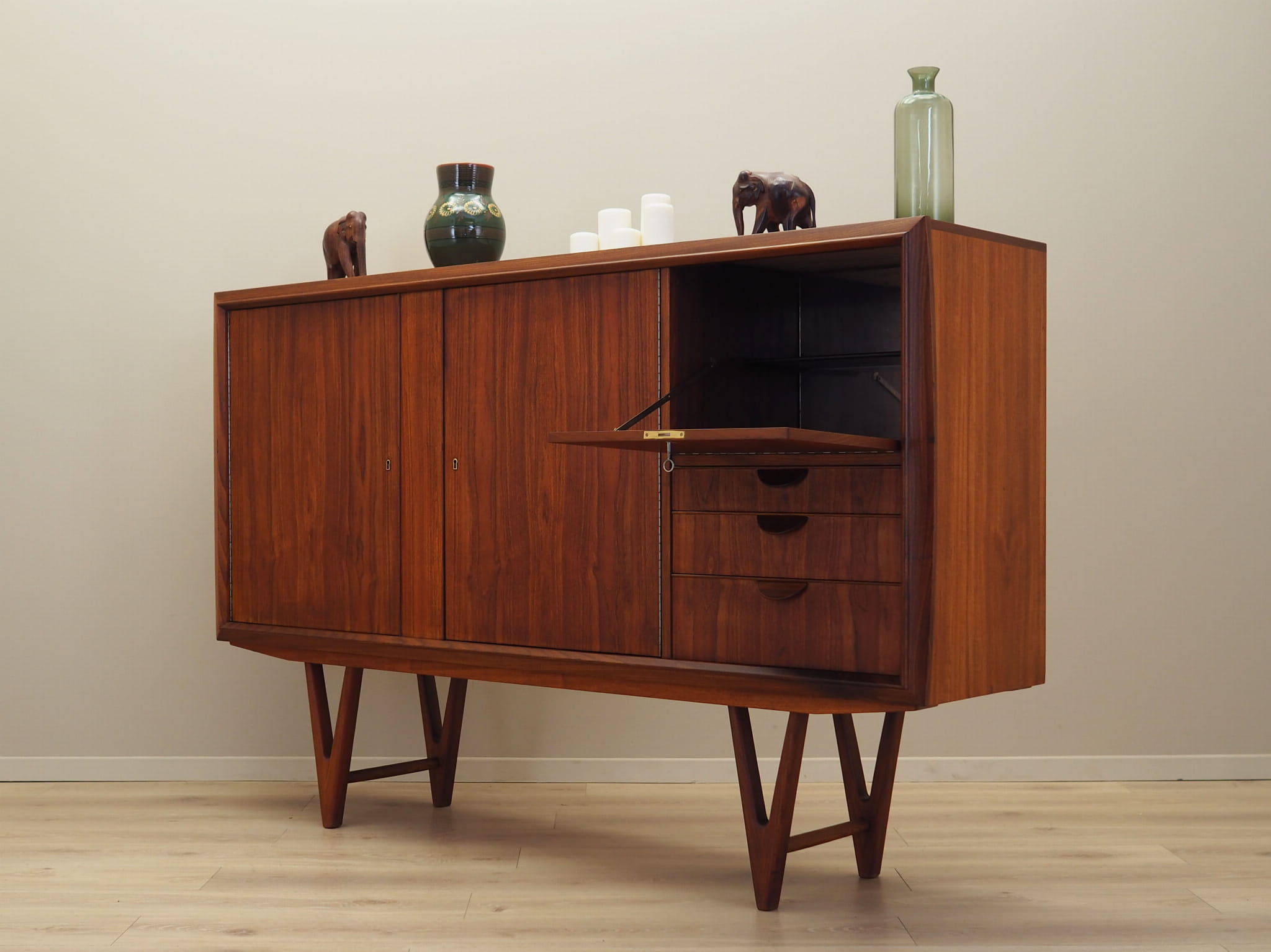 Vintage Highboard Teakholz Braun 1960er Jahre