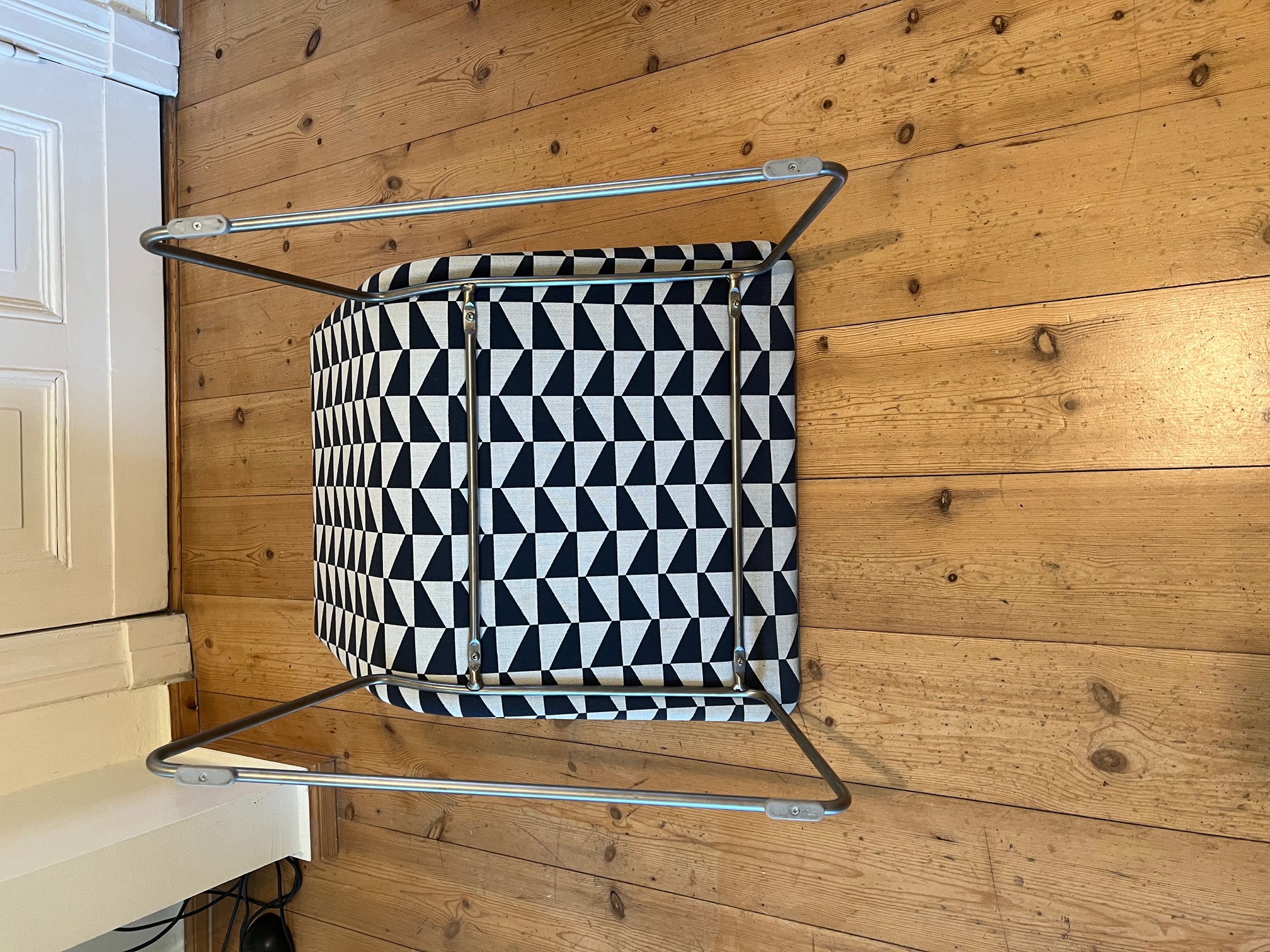 Low Pad Sessel Edelstahl Schwarz Weiß