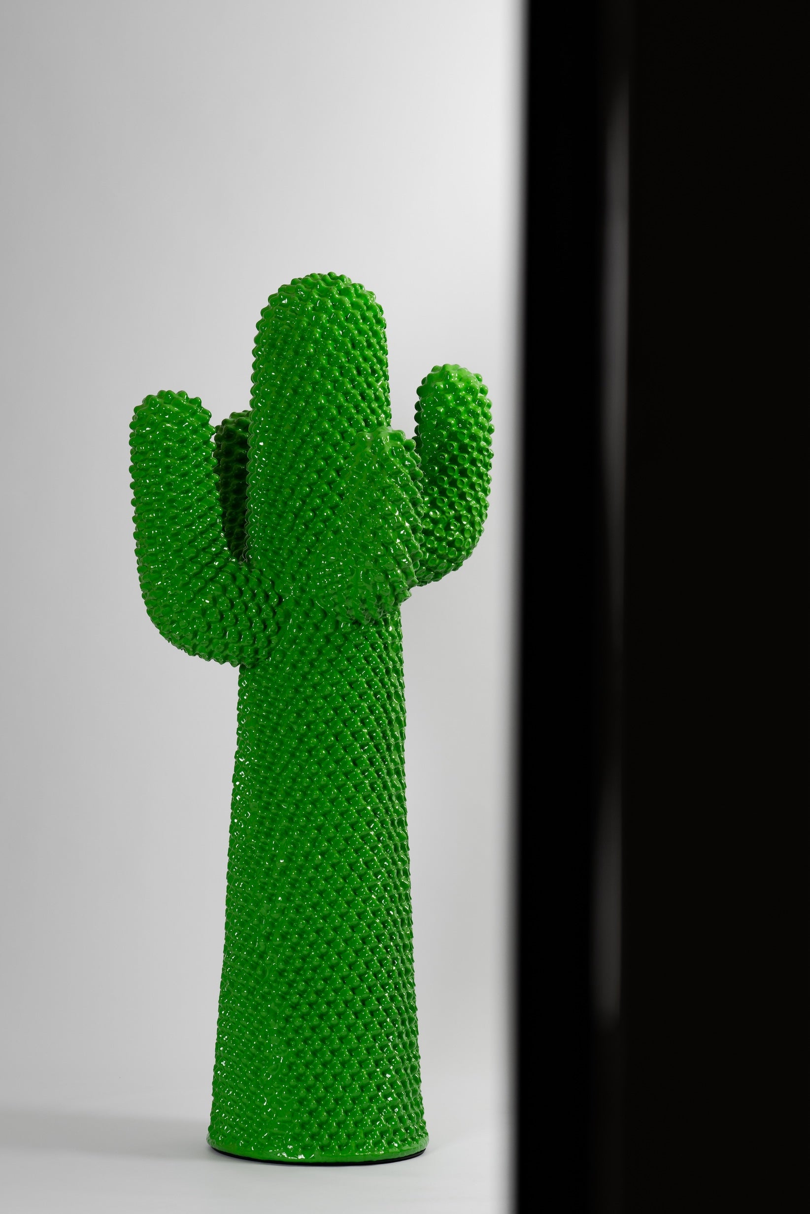 Gufram Another Green Cactus Garderobe Handbemalt