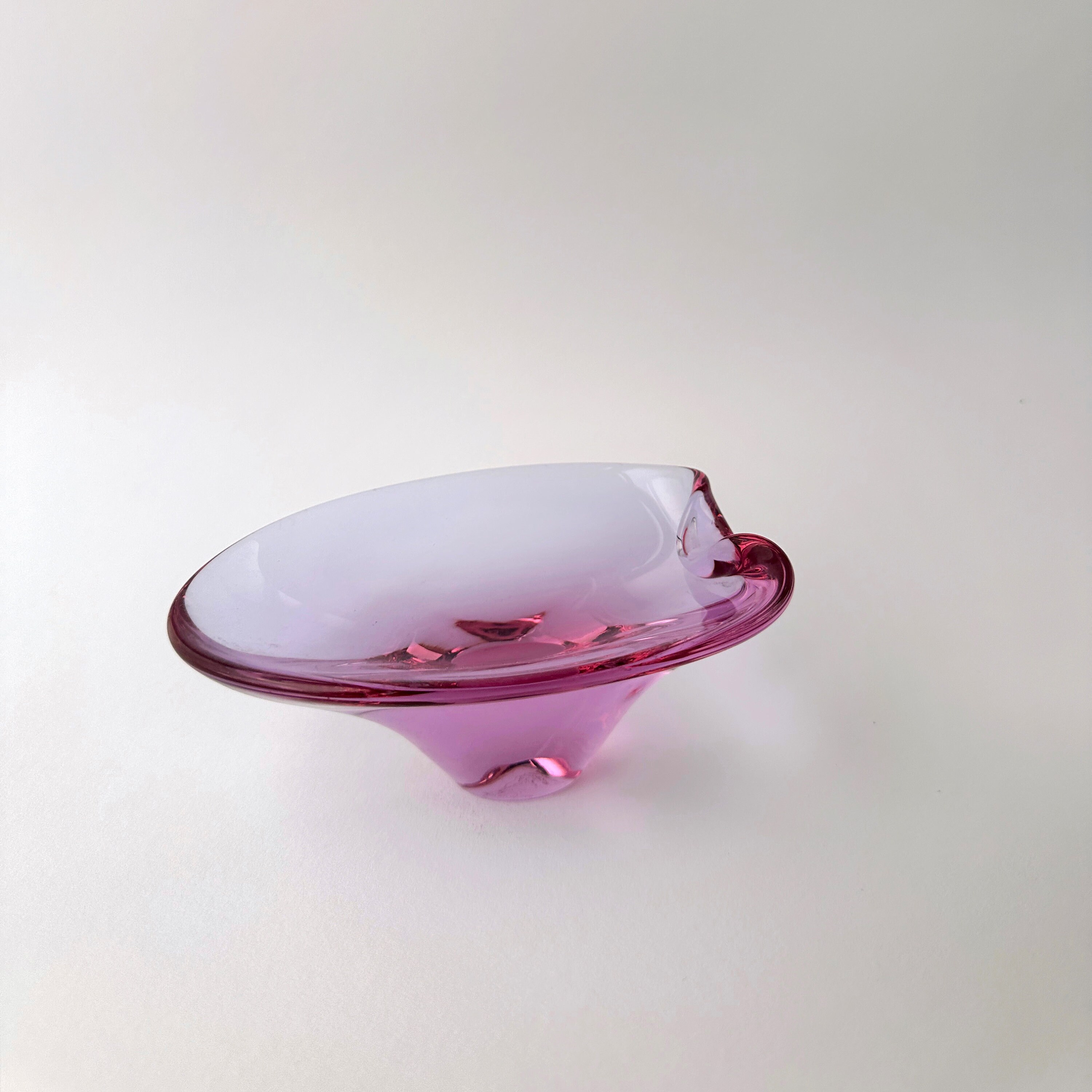 Vintage Aschenbecher Alexandrit Glas 1950er Jahre