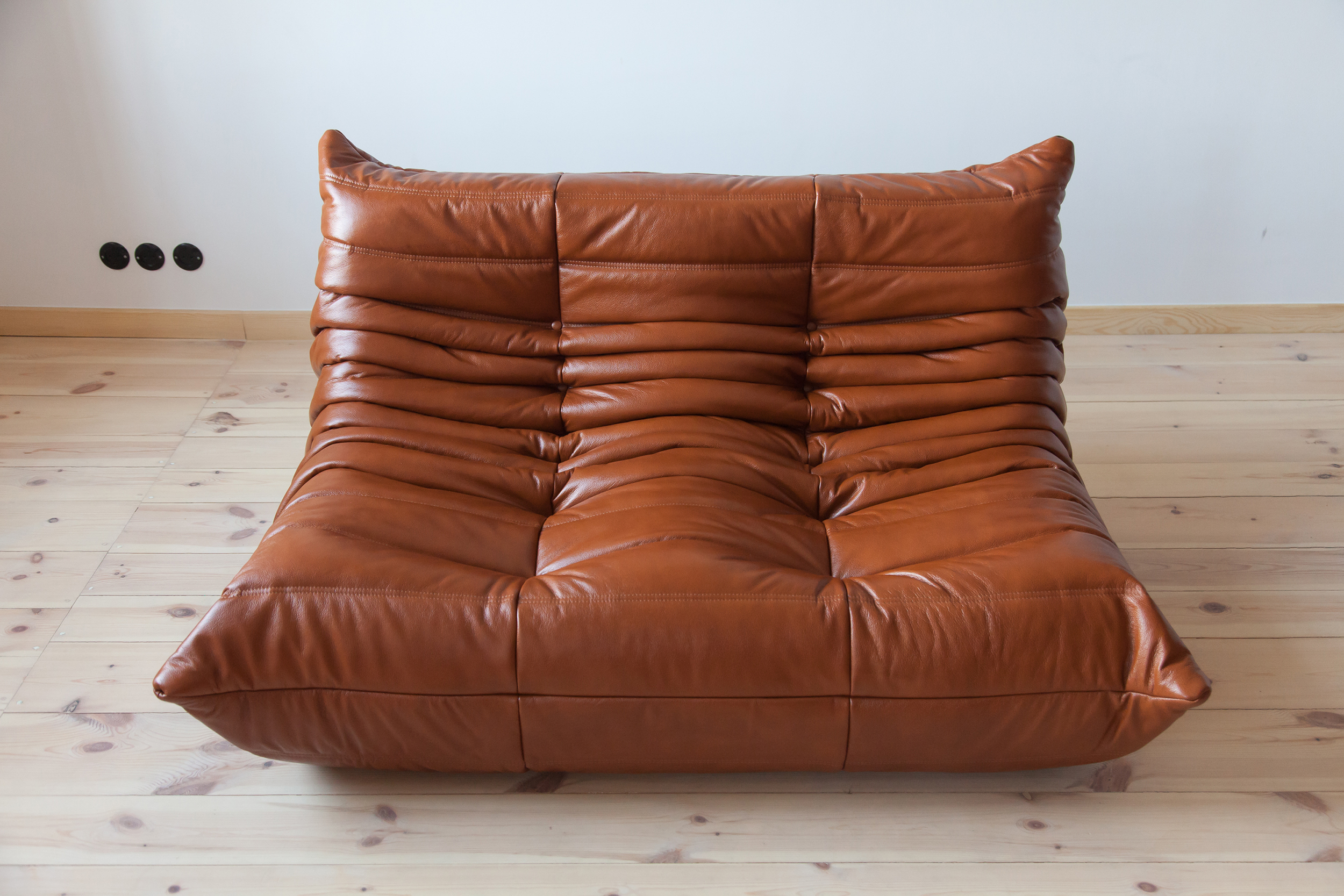 Togo Sofa 2-Sitzer Hochglanzleder Whiskybraun