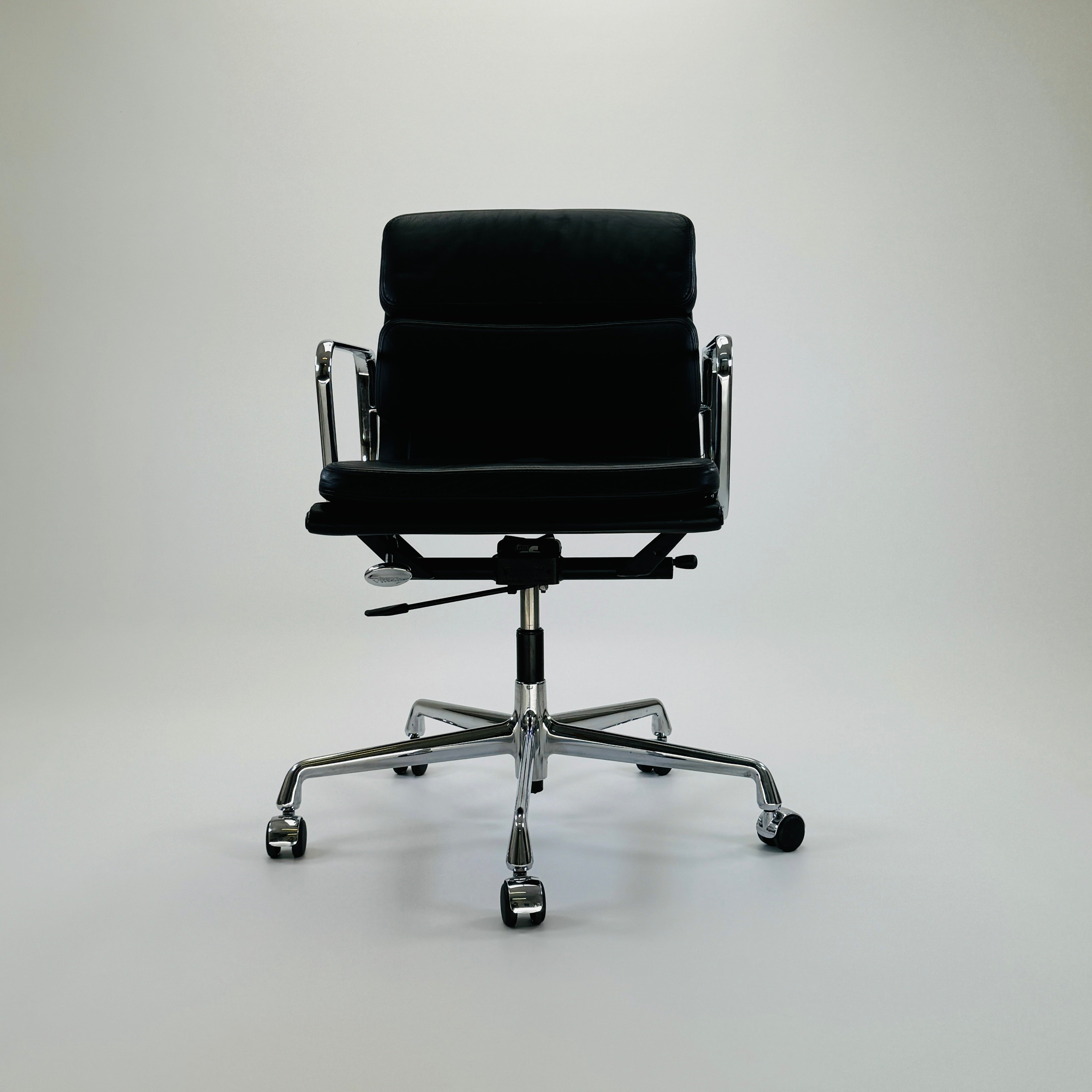 EA217 Aluminium Chair Schwarz