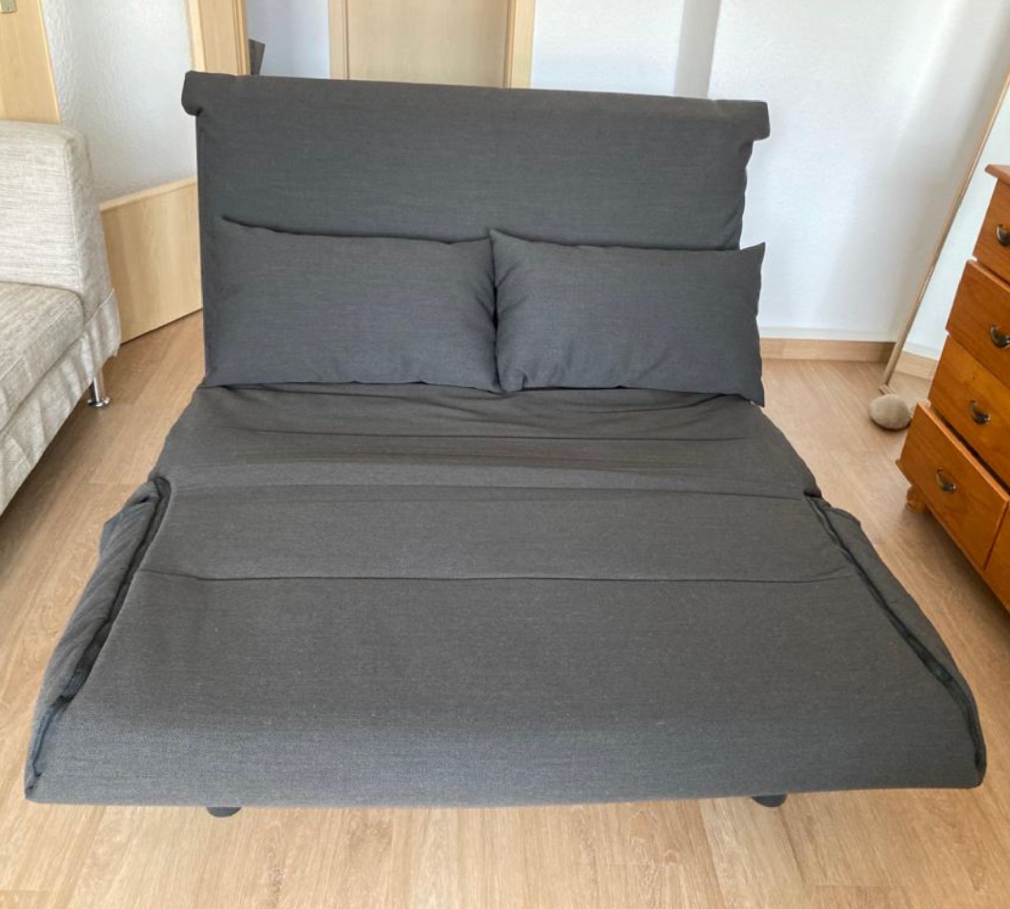 Ligne Roset Multy Schlafsofa mit Keilkissen Stoff Anthrazit 