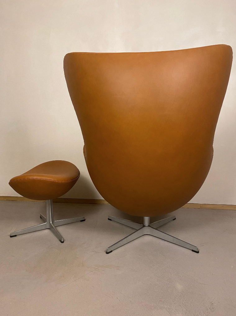 Vintage Arne Jacobsen Egg Sessel und Ottoman Leder Braun