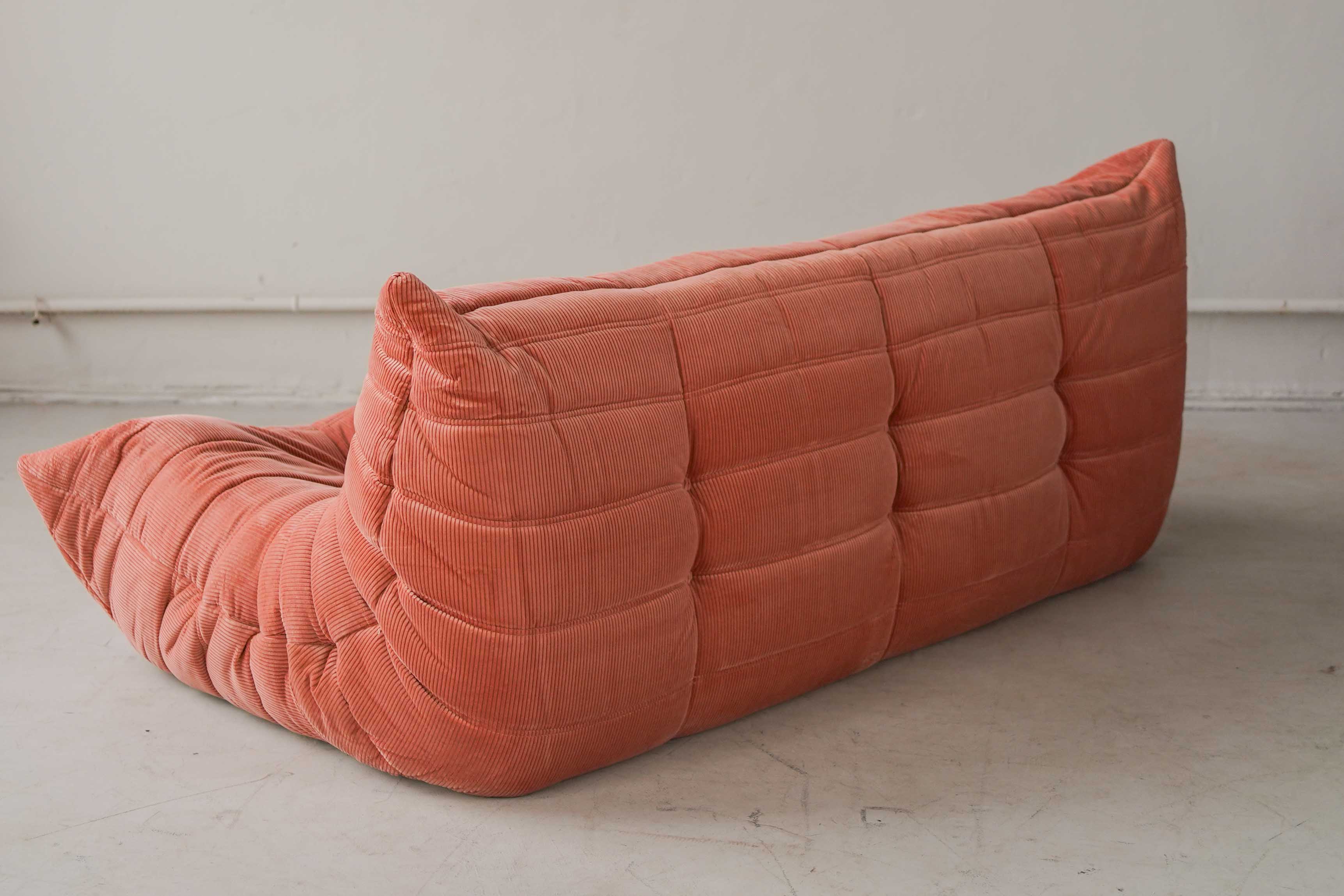 Togo Sofa 3-Sitzer Cord Coral
