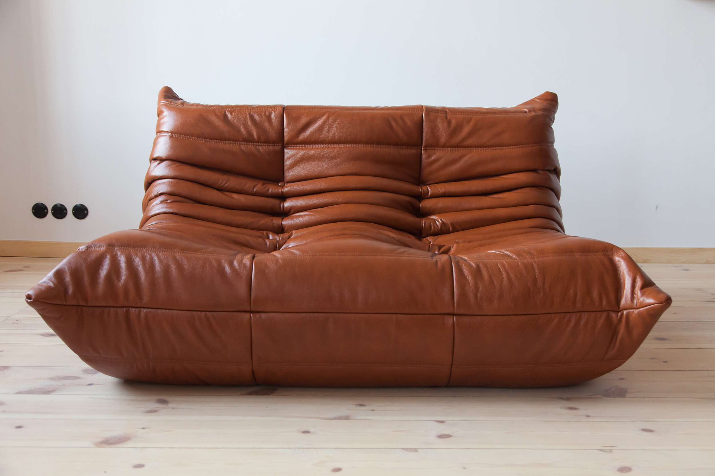 Togo Sofa 2-Sitzer Hochglanzleder Whiskybraun