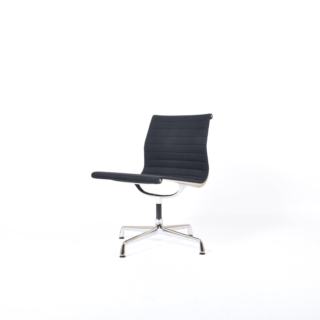 Eames EA 105 Stuhl Stoff Schwarz 