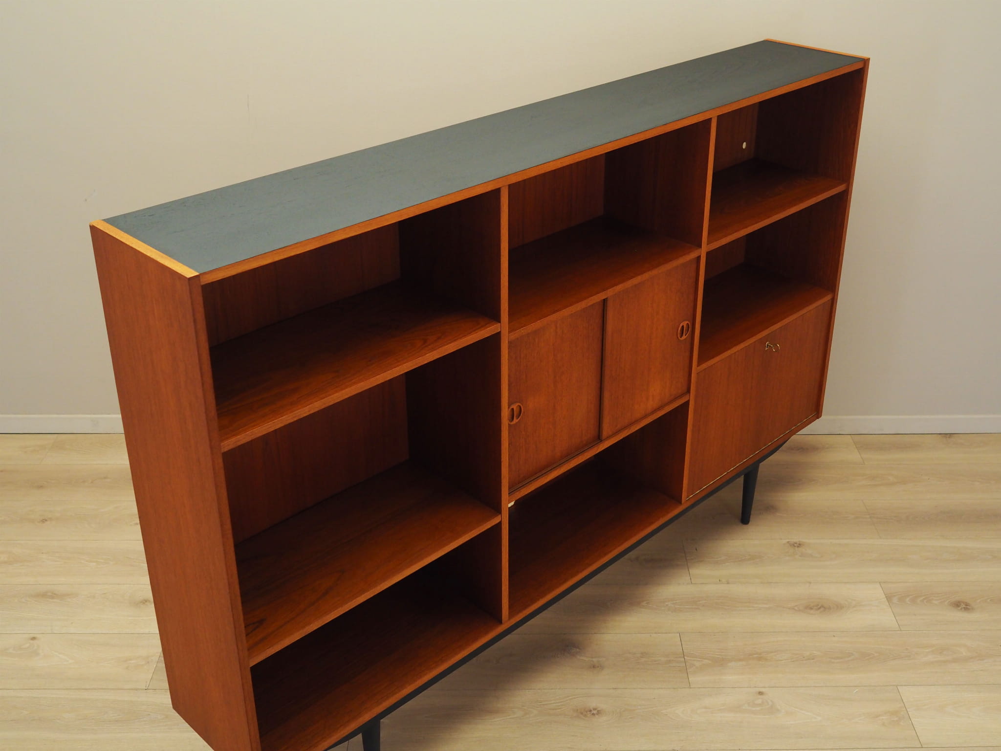 Regal Teakholz 1970er Jahre