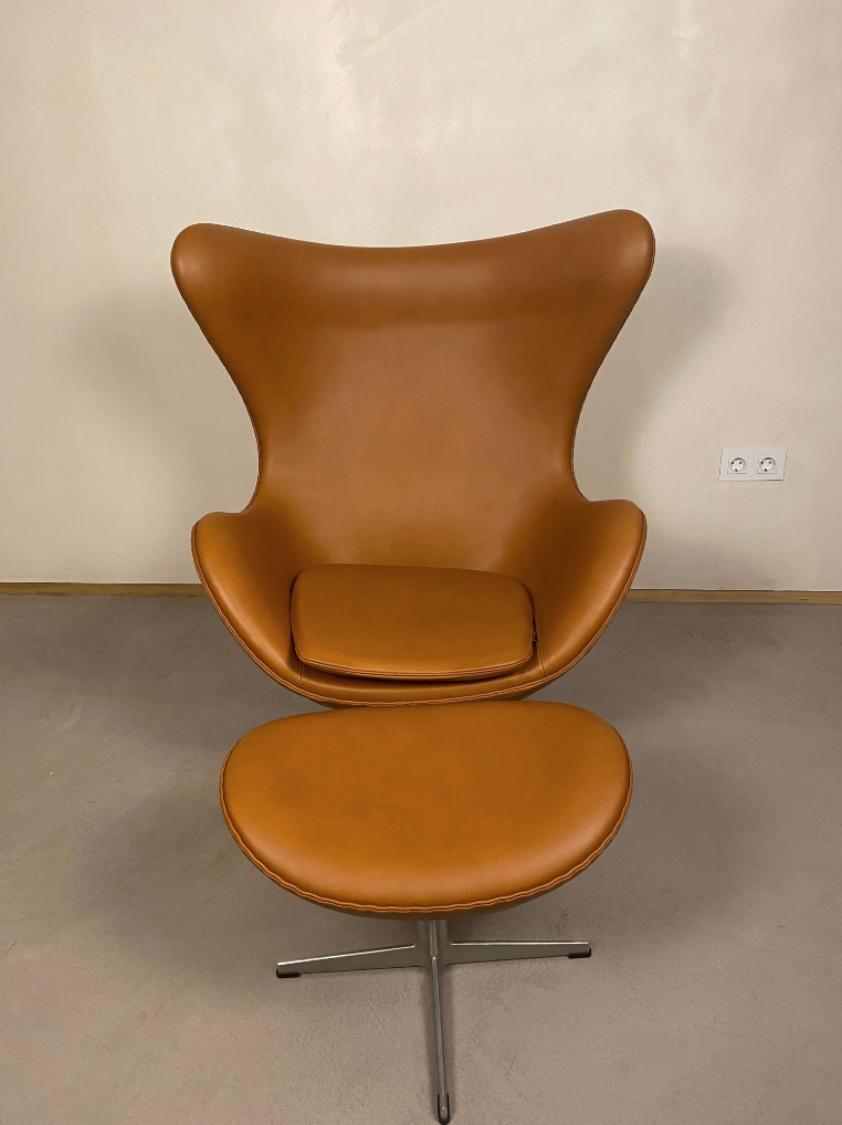 Vintage Arne Jacobsen Egg Sessel und Ottoman Leder Braun