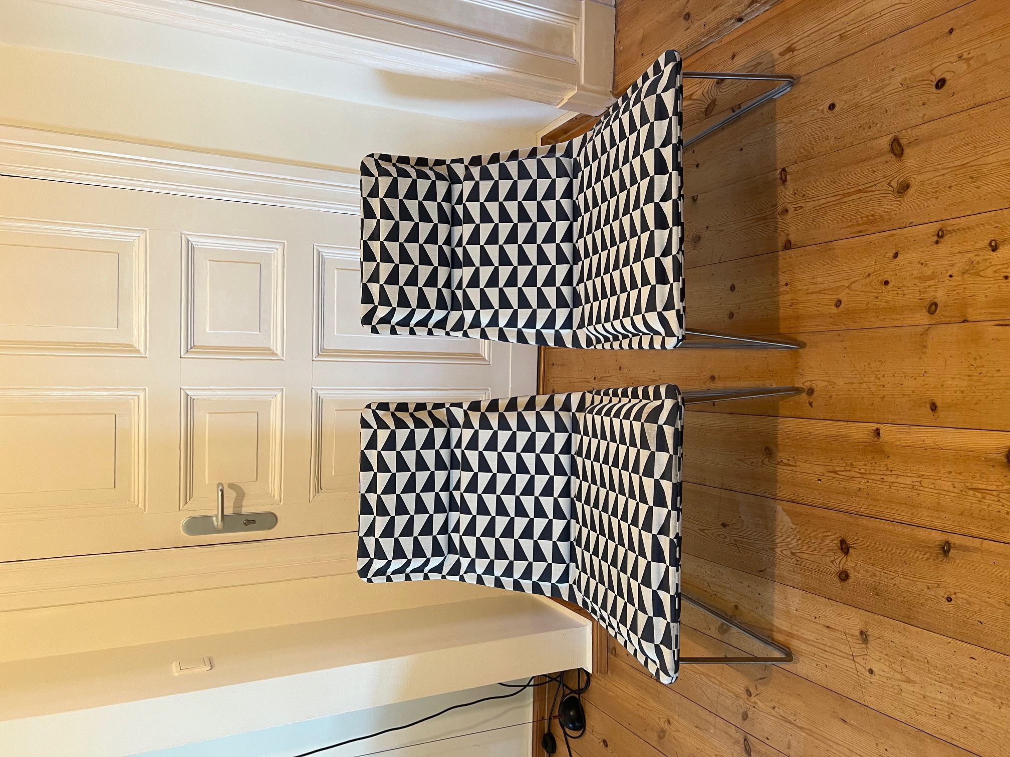 Low Pad Sessel Edelstahl Schwarz Weiß