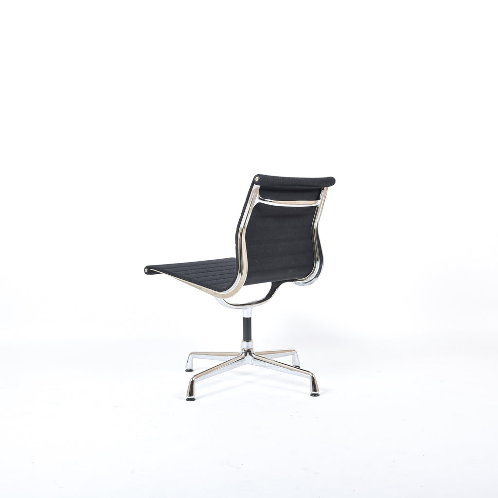 Eames EA 105 Stuhl Stoff Schwarz 