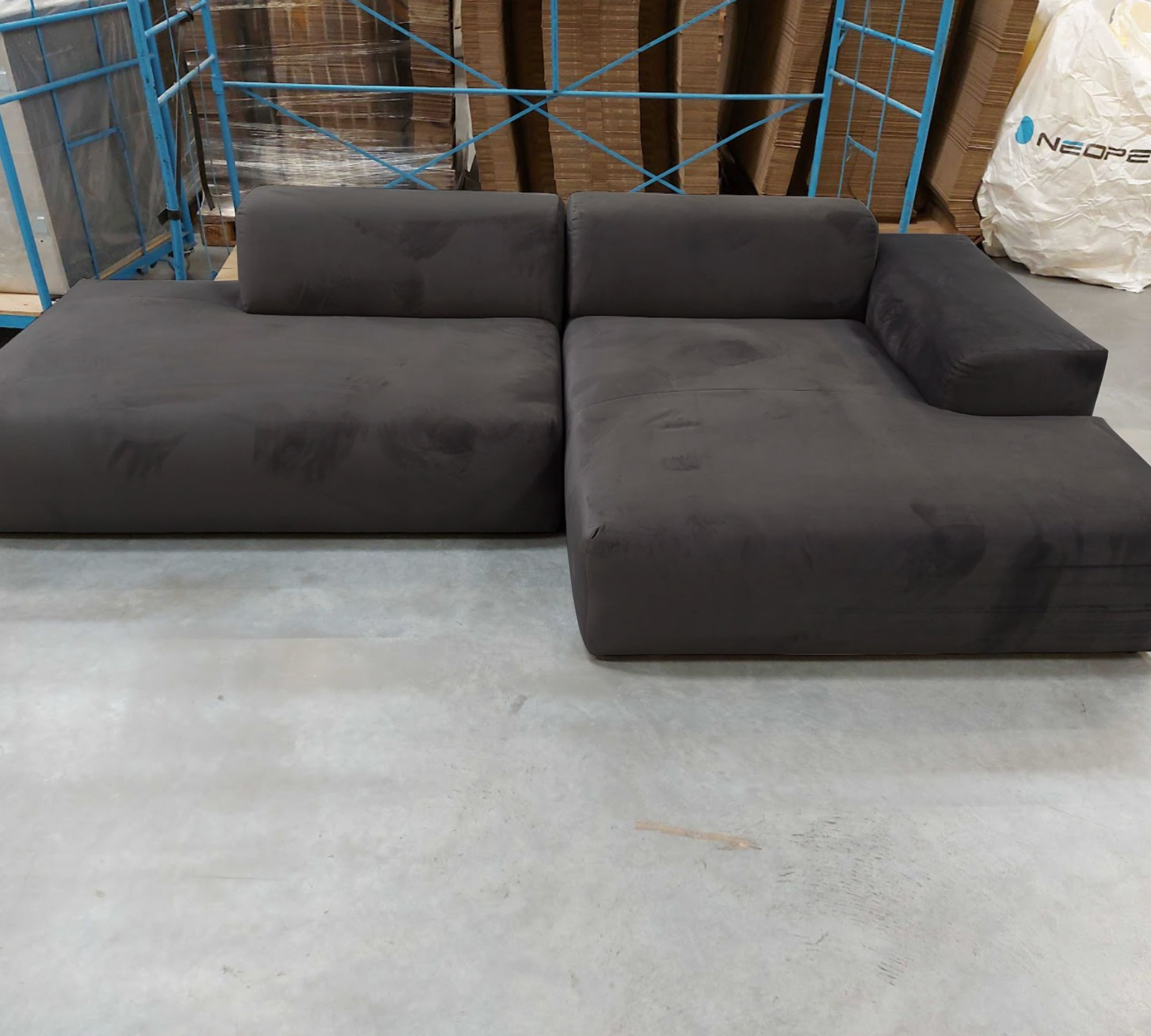 Pyllow Ecksofa mit Récamiere Rechts Samt Steingrau