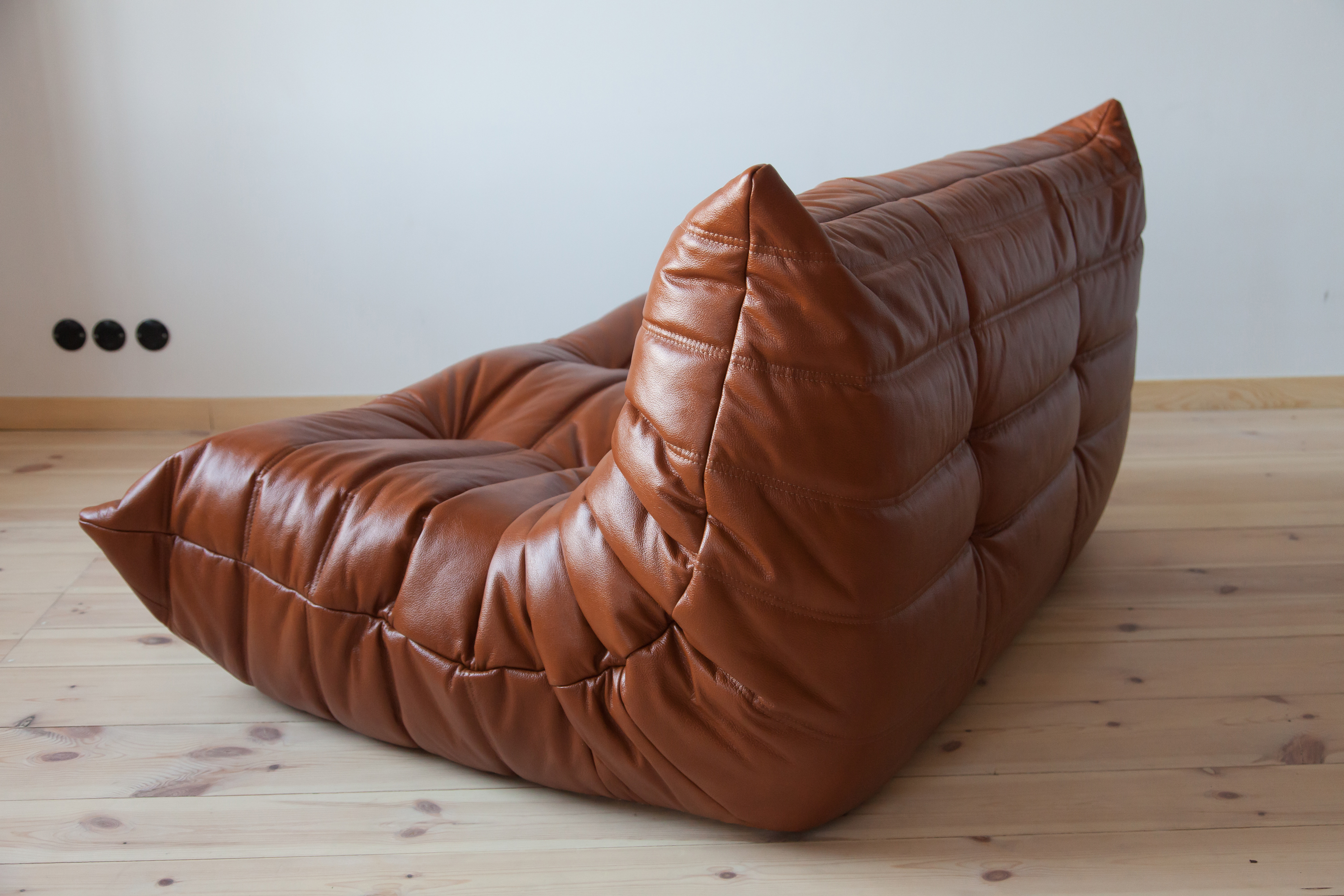 Togo Sofa 2-Sitzer Hochglanzleder Whiskybraun