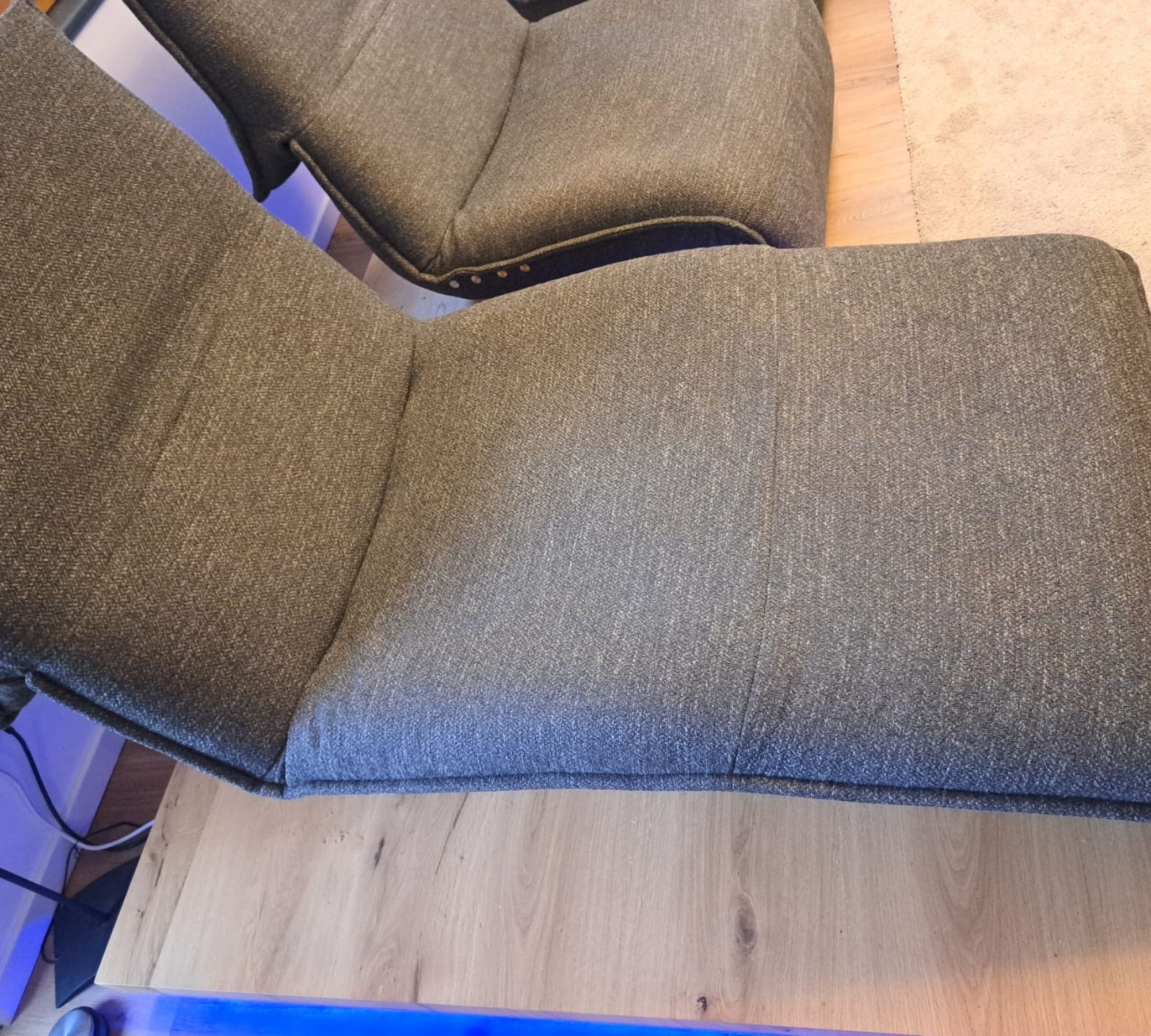 Free Motion Sofa Textil Holz Grau