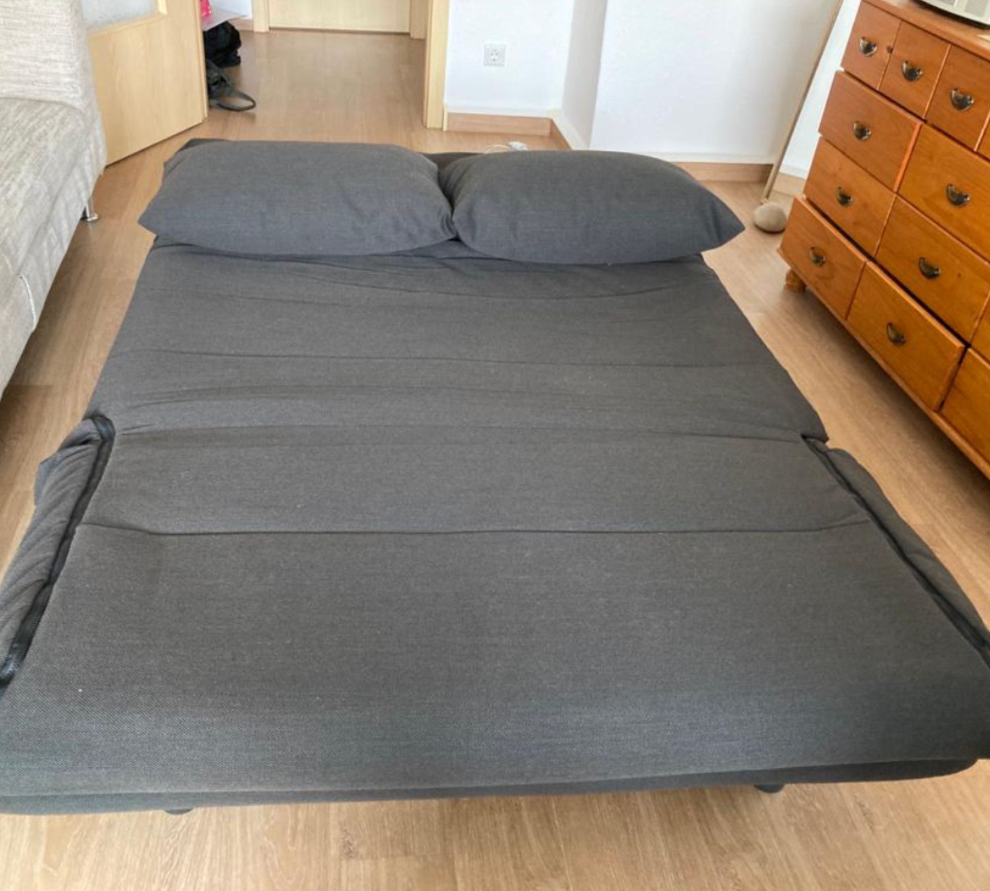 Ligne Roset Multy Schlafsofa mit Keilkissen Stoff Anthrazit 