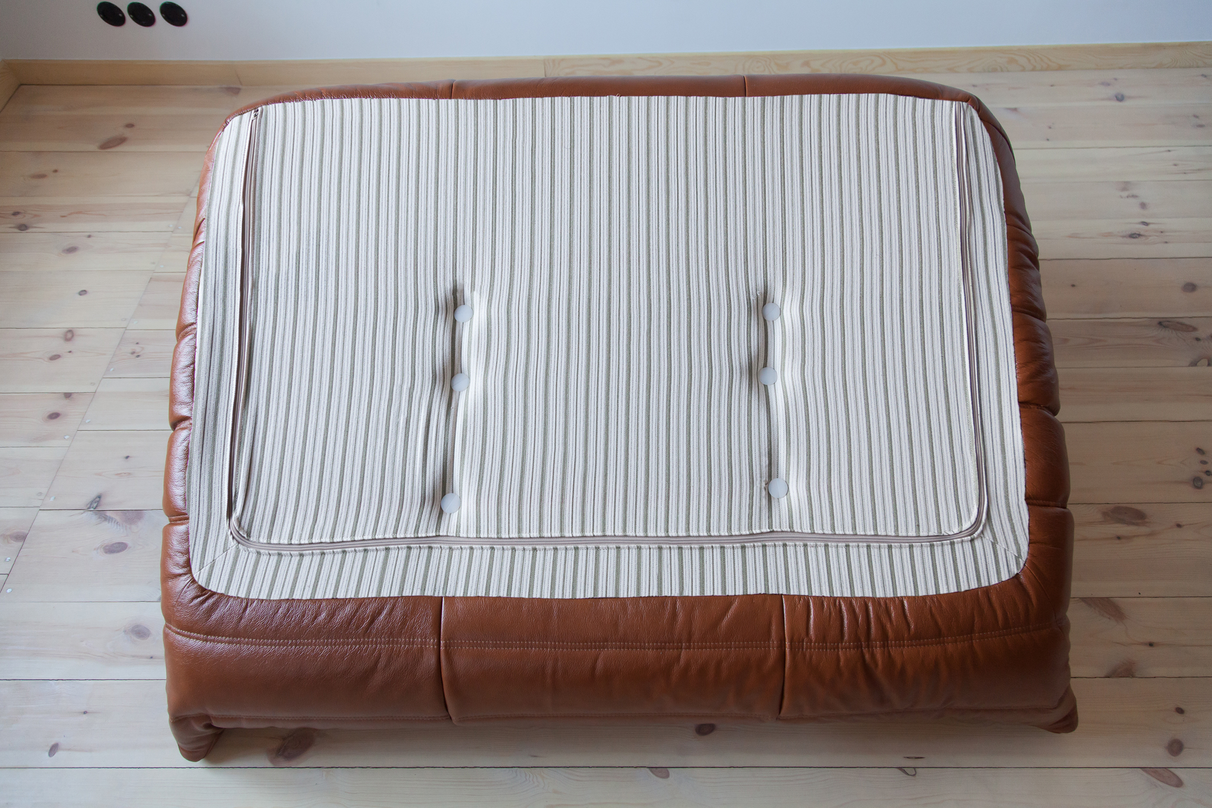 Togo Sofa 2-seater High-gloss leather whisky brown