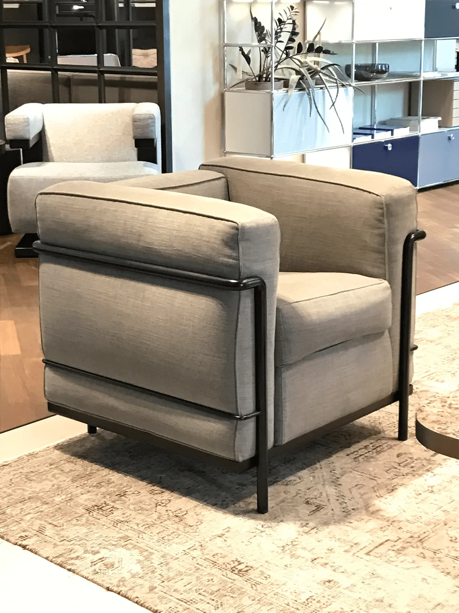 LC2 Sessel Textil Metall Grau