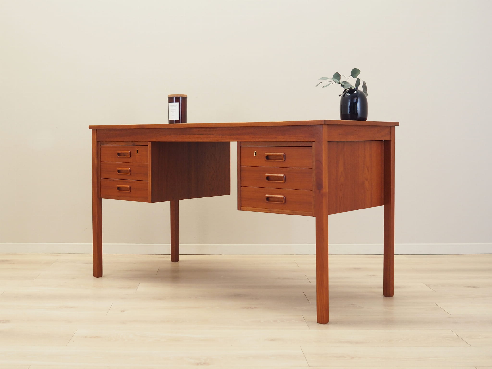 Schreibtisch Teakholz 1970er Jahre