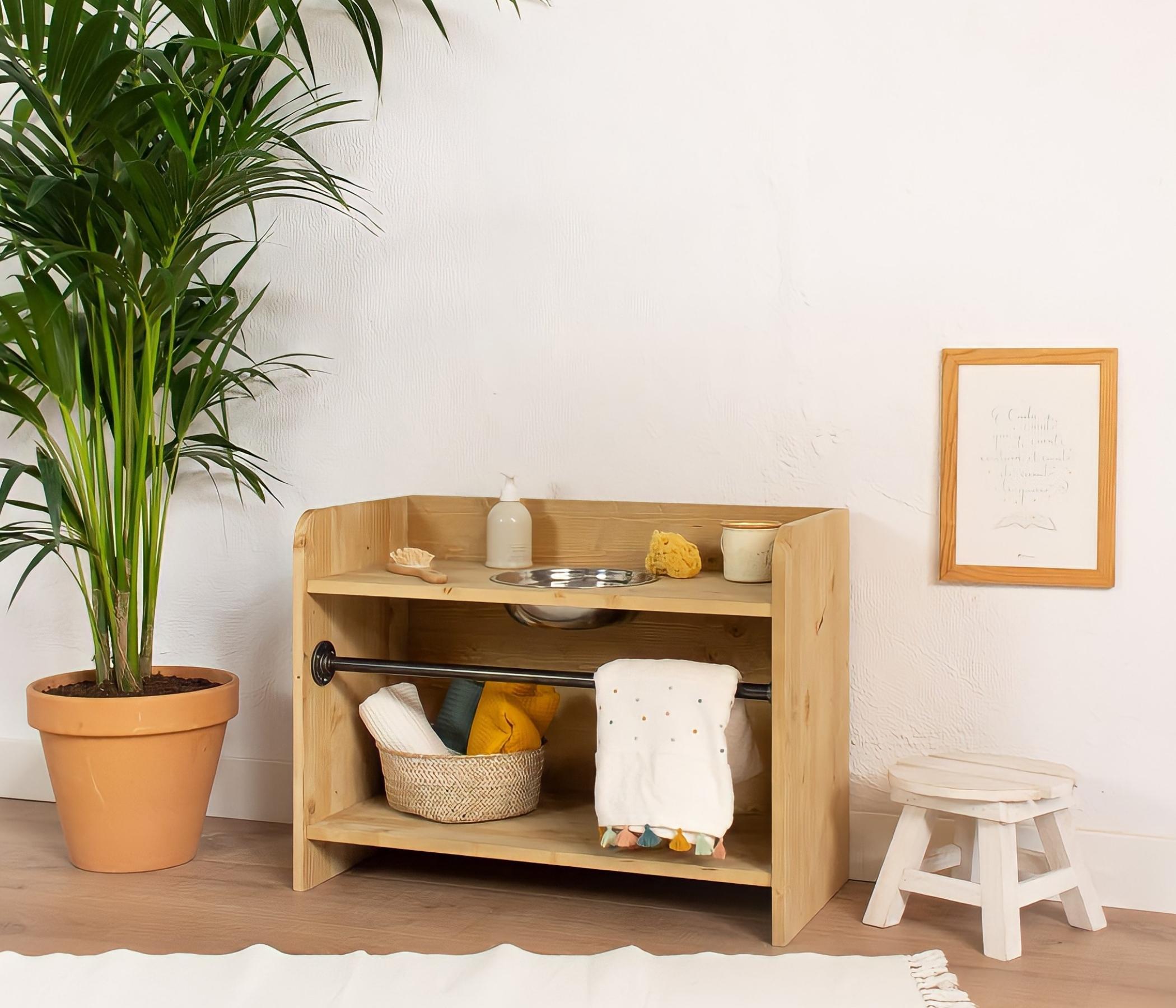 Kinderwaschbecken aus Holz und Metall sand