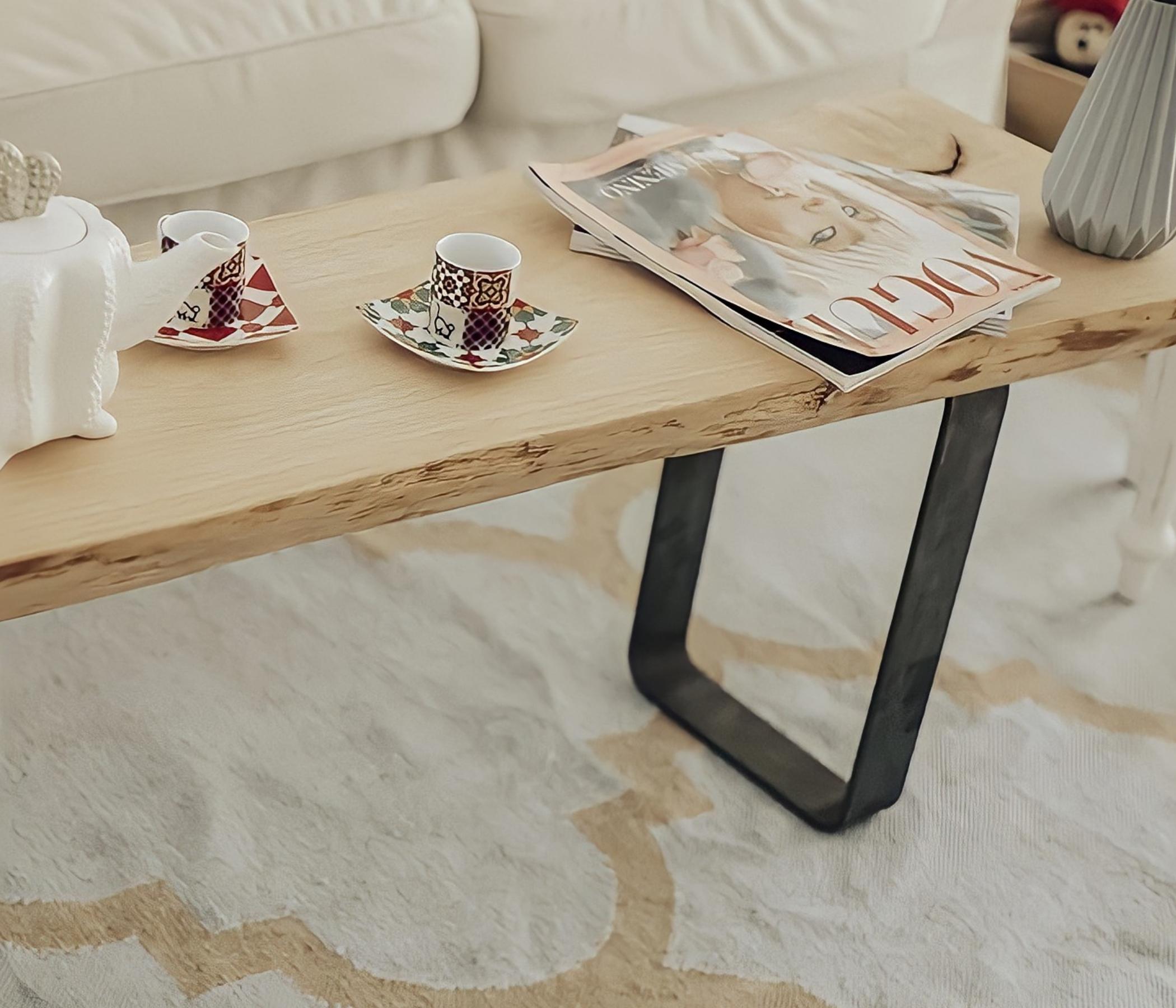 Couchtisch mit massiver Holzplatte Unbehandelte Holzoptik