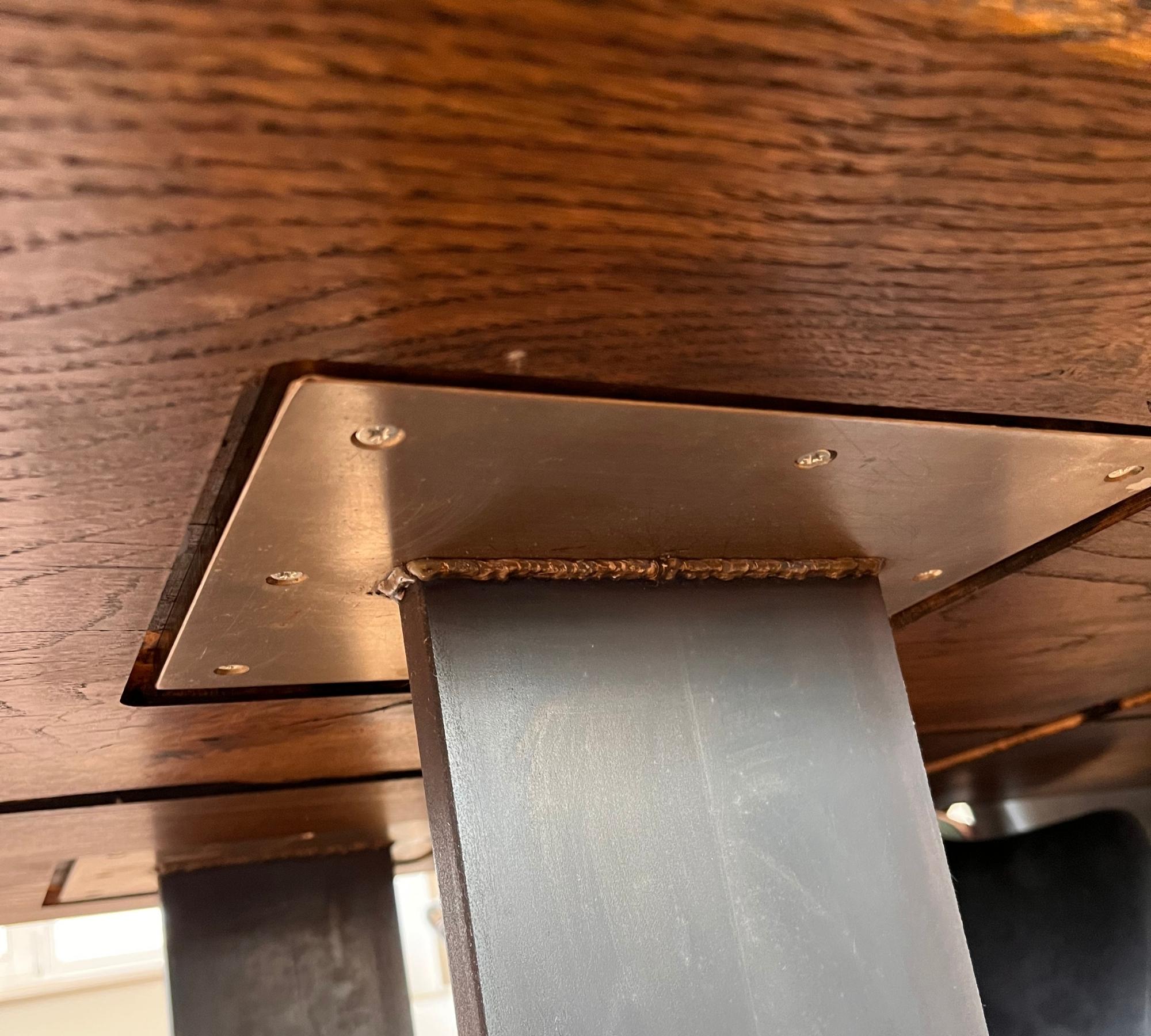 Esstisch Newton auf Stahlfuß Tischplatte Eiche massiv 