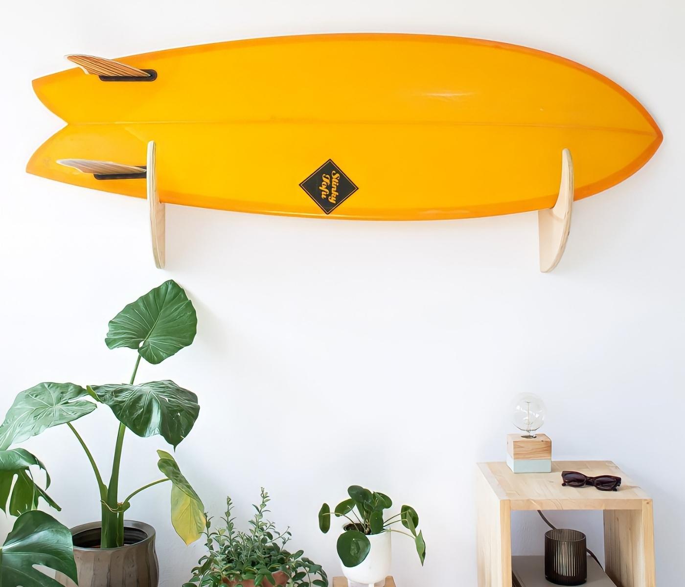Deko-Surfbrett aus 100% recyceltem Holz
