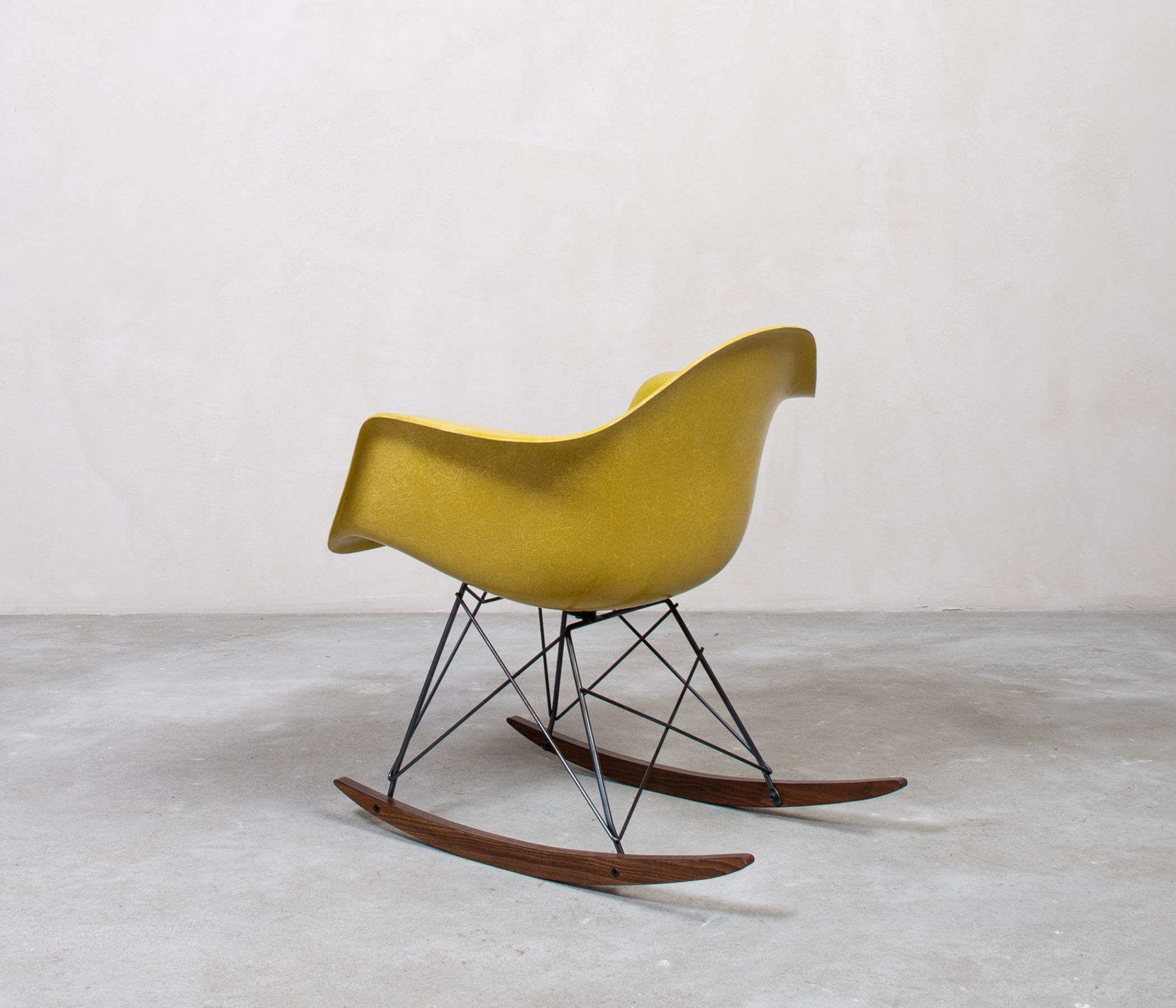 Vitra Eames Fiberglass Armchair Schaukelstuhl RAR