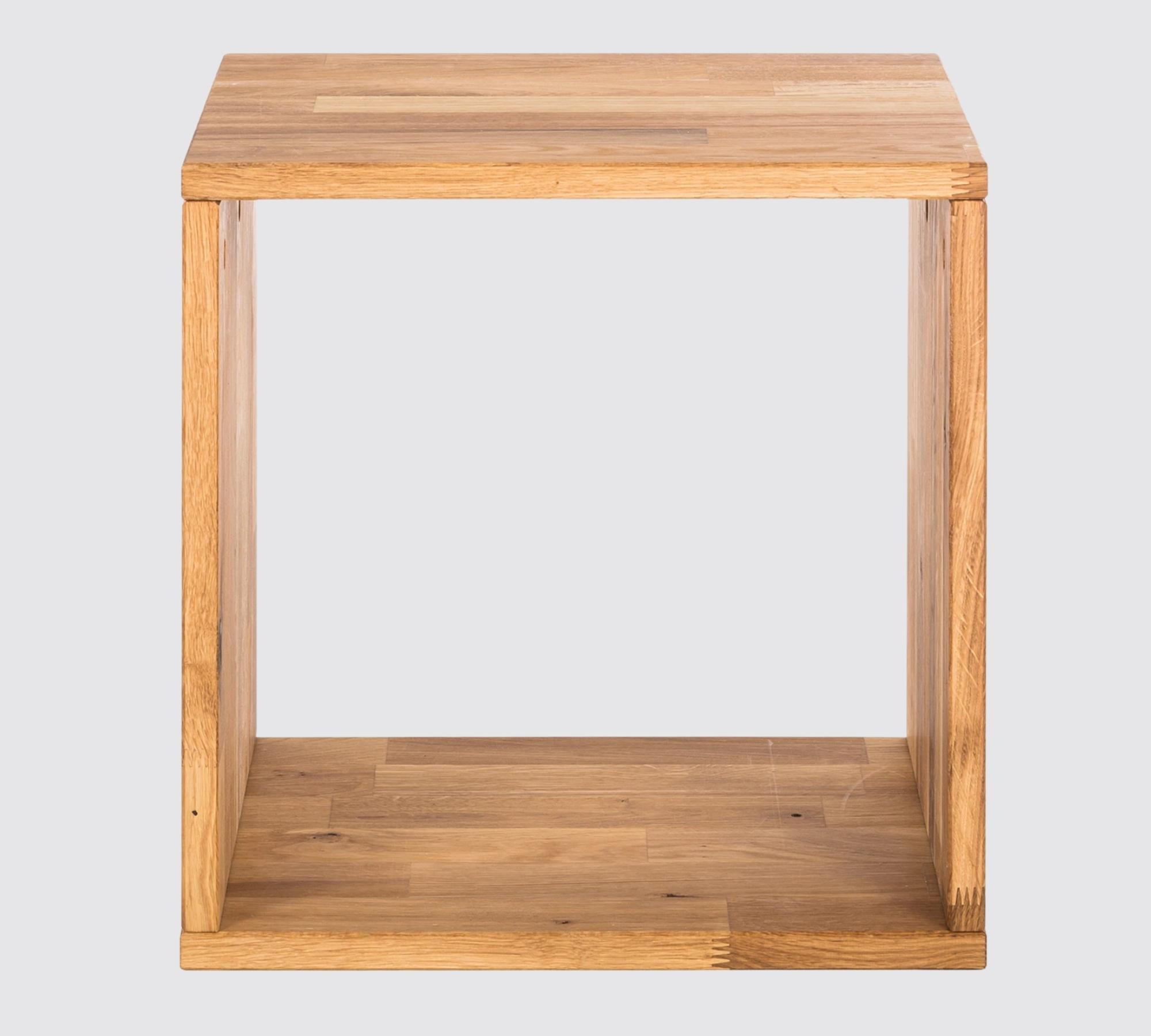 Regal in Würfelform aus massiver Eiche