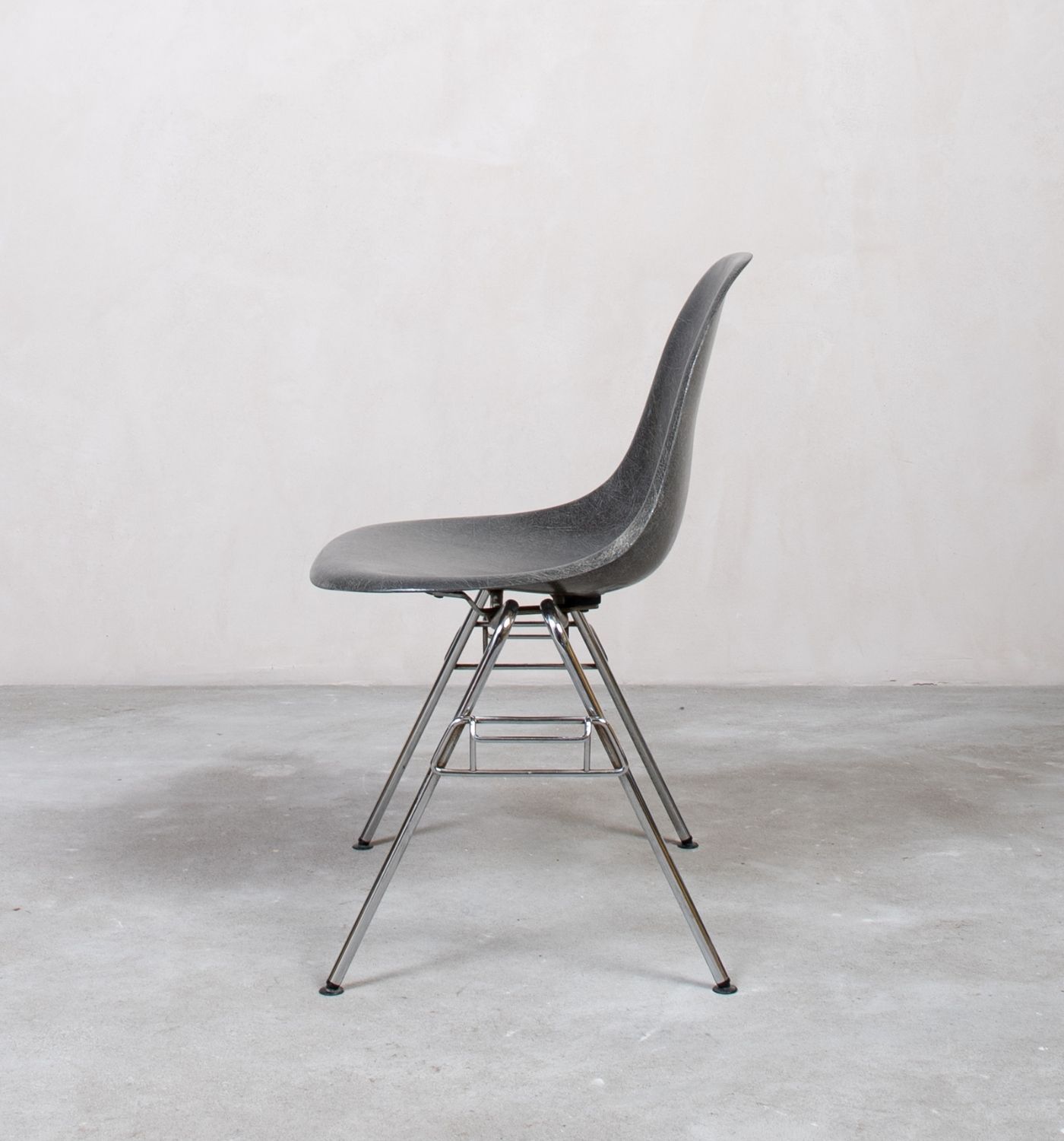 Eames Fiberglass Side Chair by Herman Miller Elephant Grey