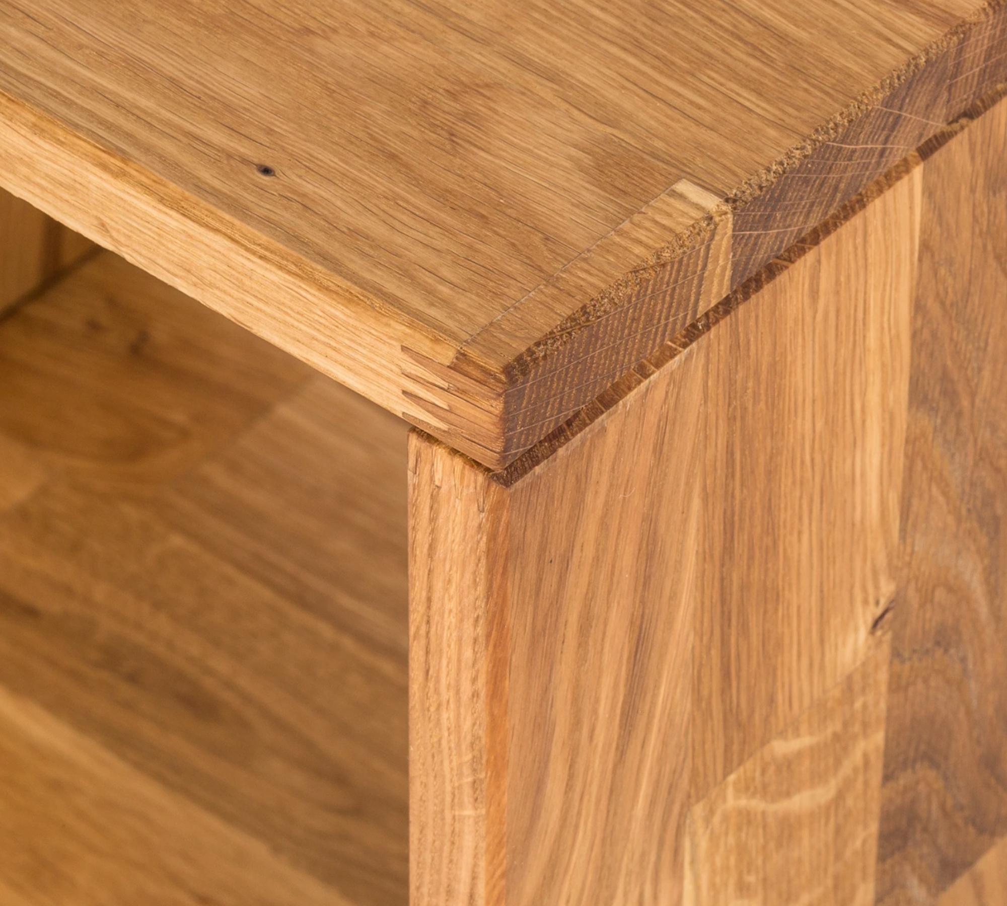 Regal in Würfelform aus massiver Eiche