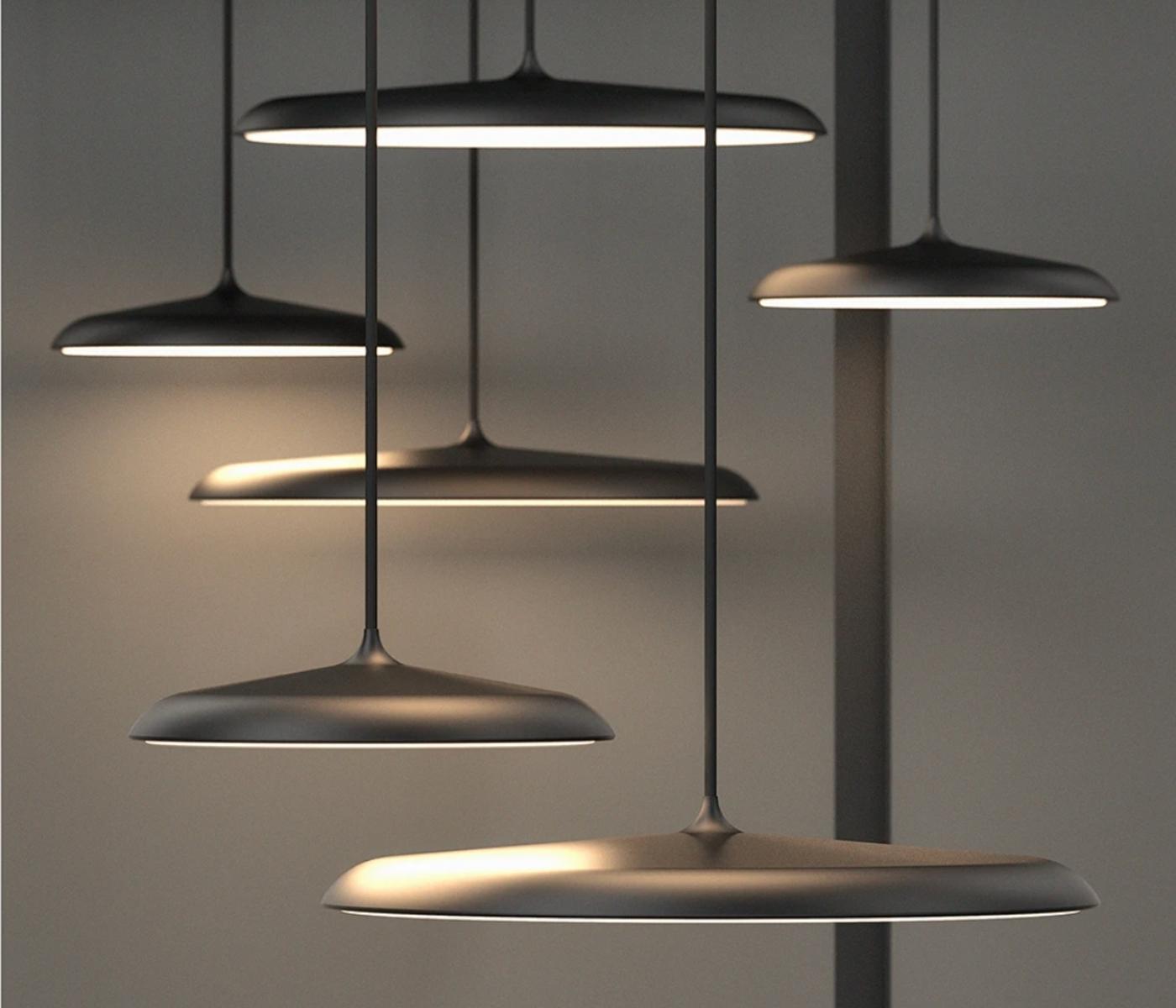 LED-Pendelleuchte in Midcentury Formensprache II