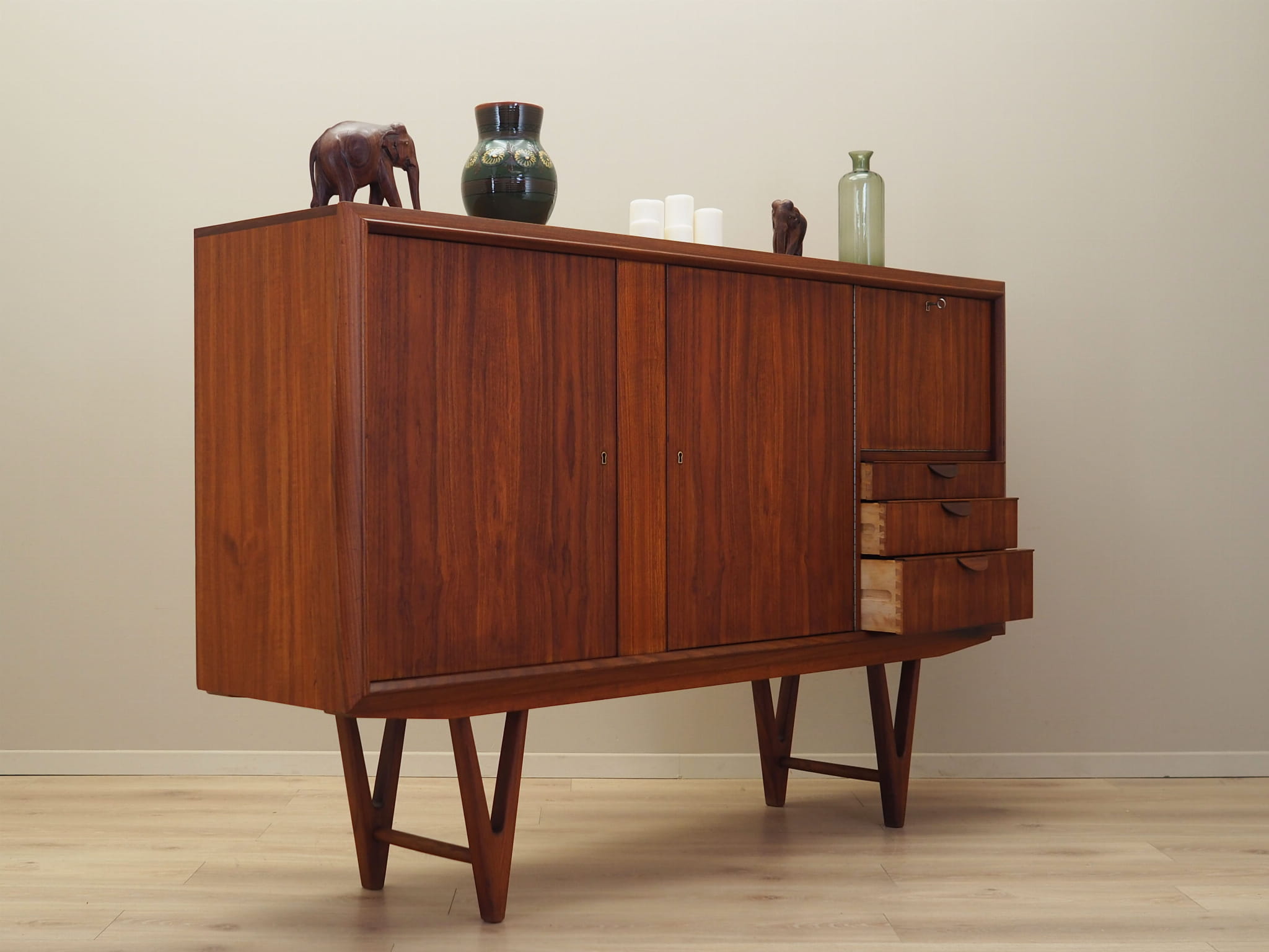 Vintage Highboard Teakholz Braun 1960er Jahre