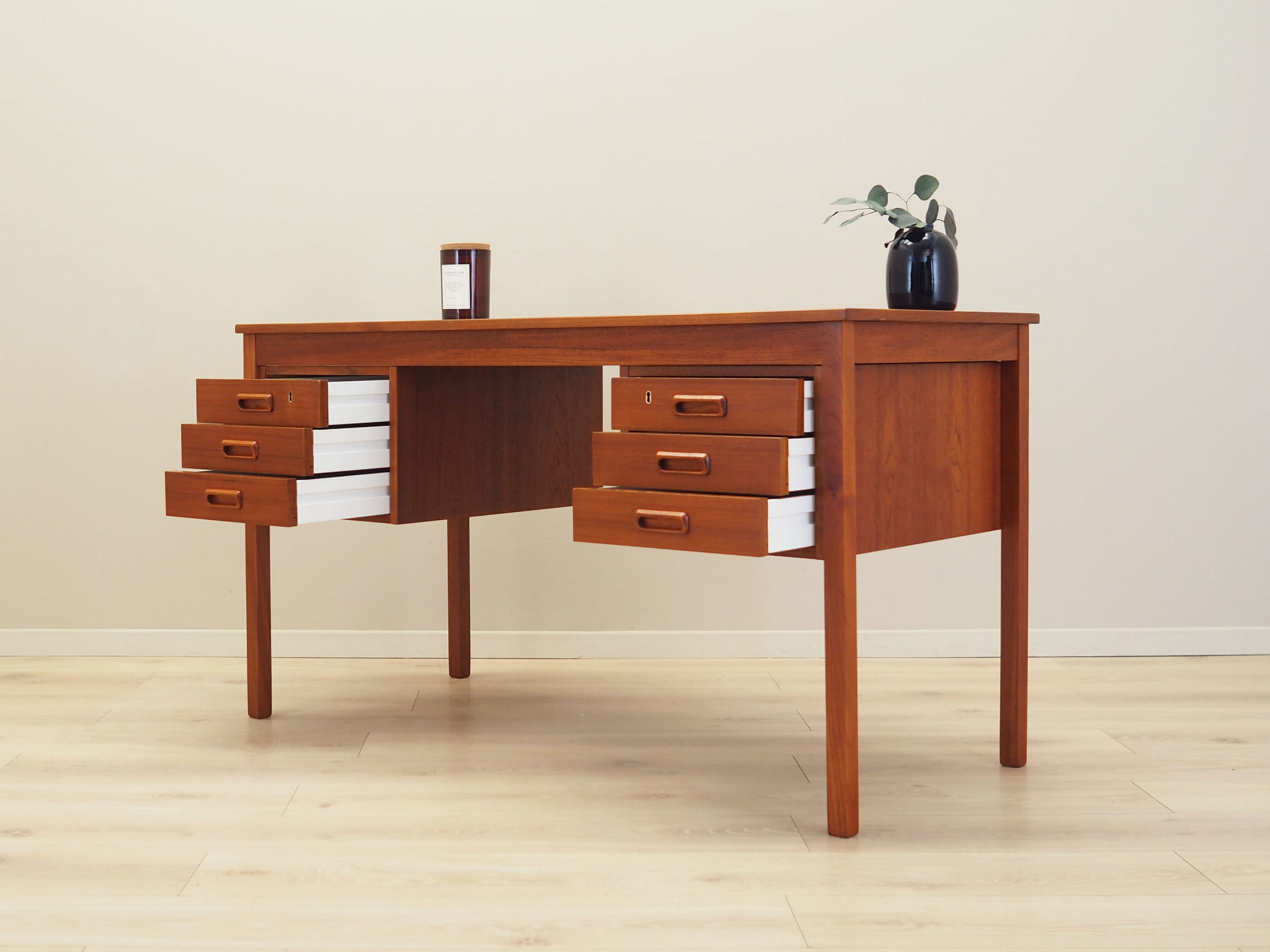 Schreibtisch Teakholz 1970er Jahre