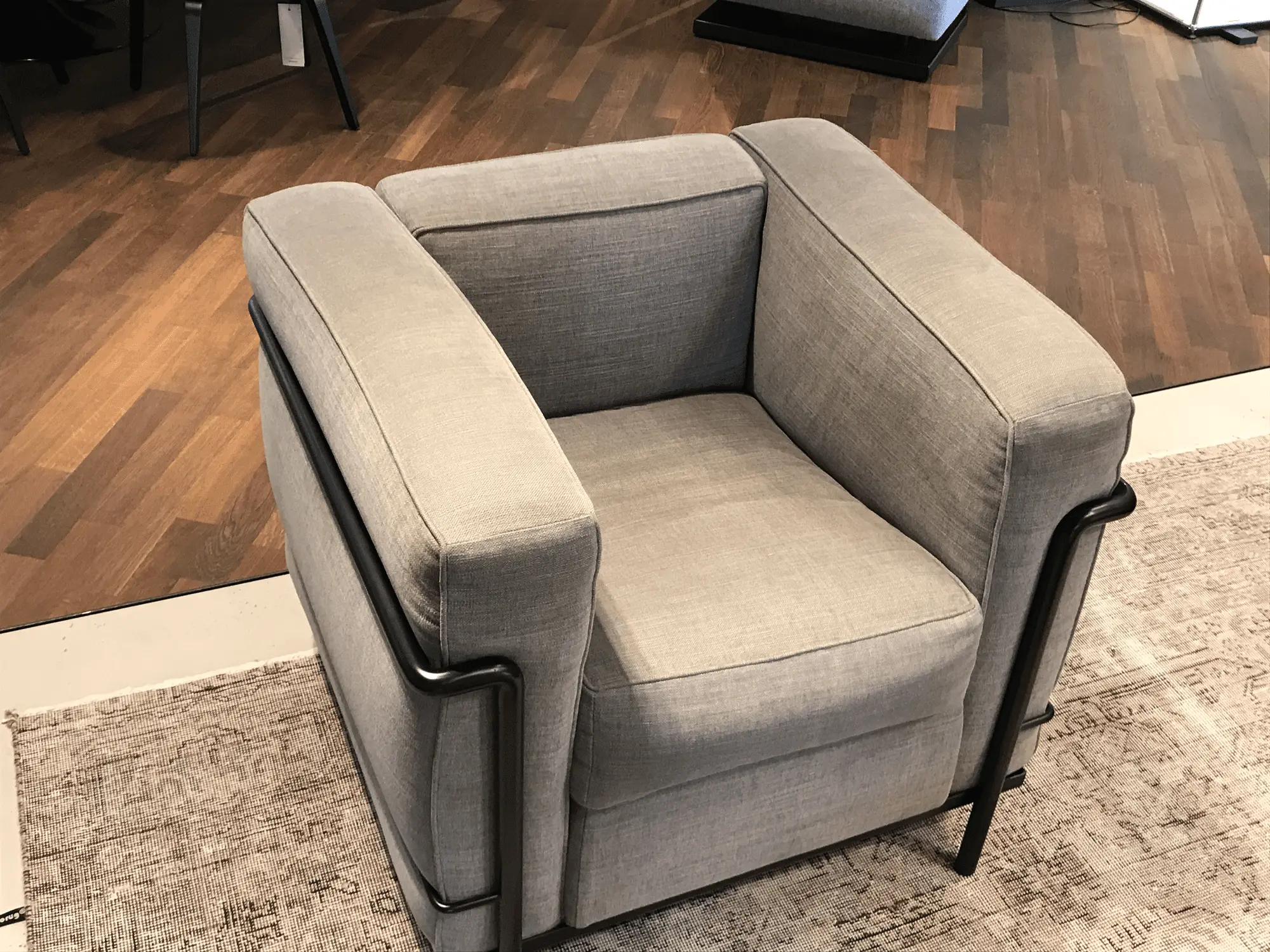 LC2 Sessel Textil Metall Grau