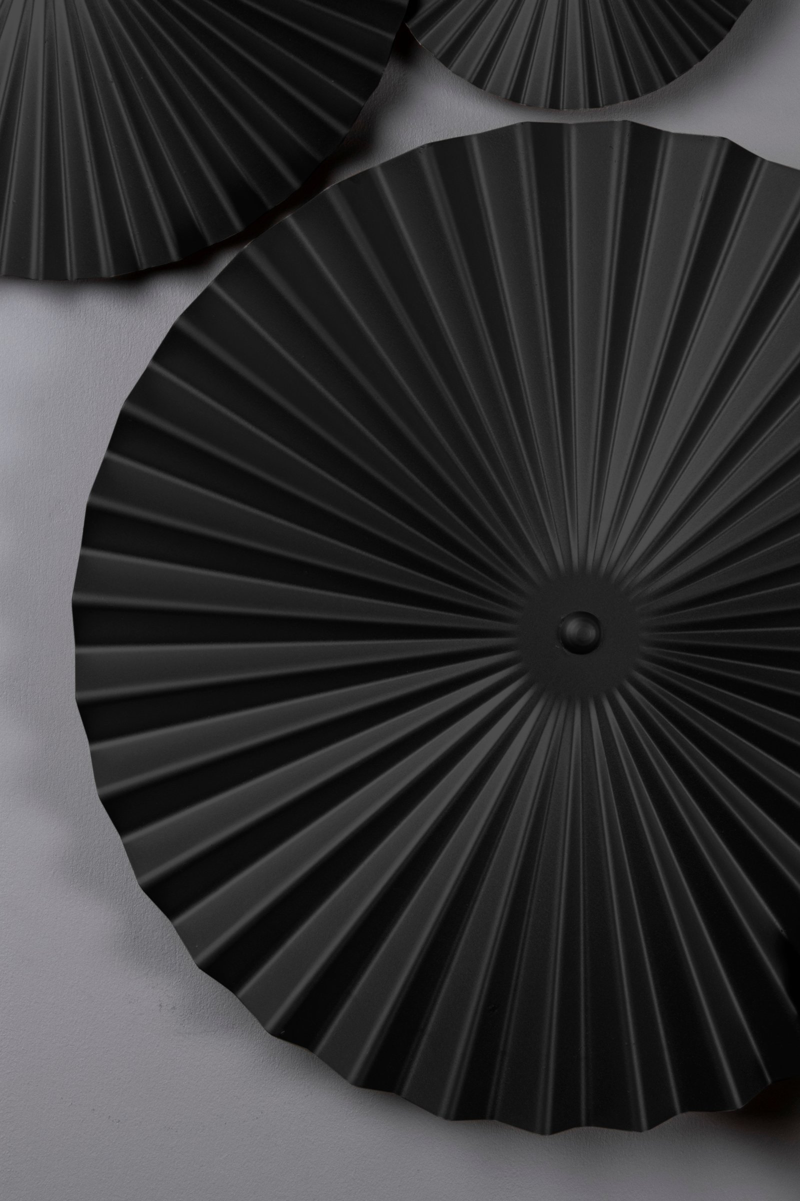 Omega Wall Lamp Black