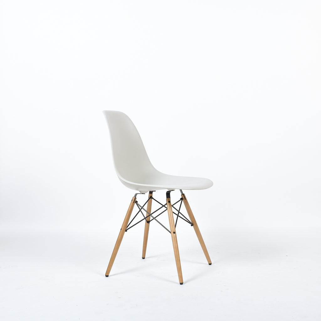 Eames Plastic Side Chair DSW Weiß