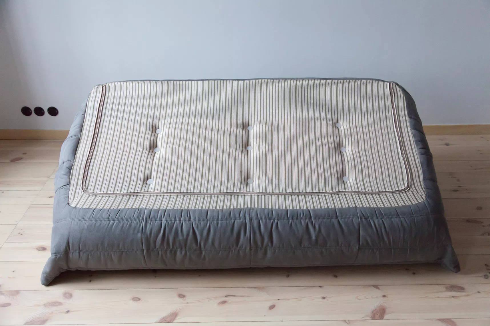 Divano Togo 3 posti tessuto grigio