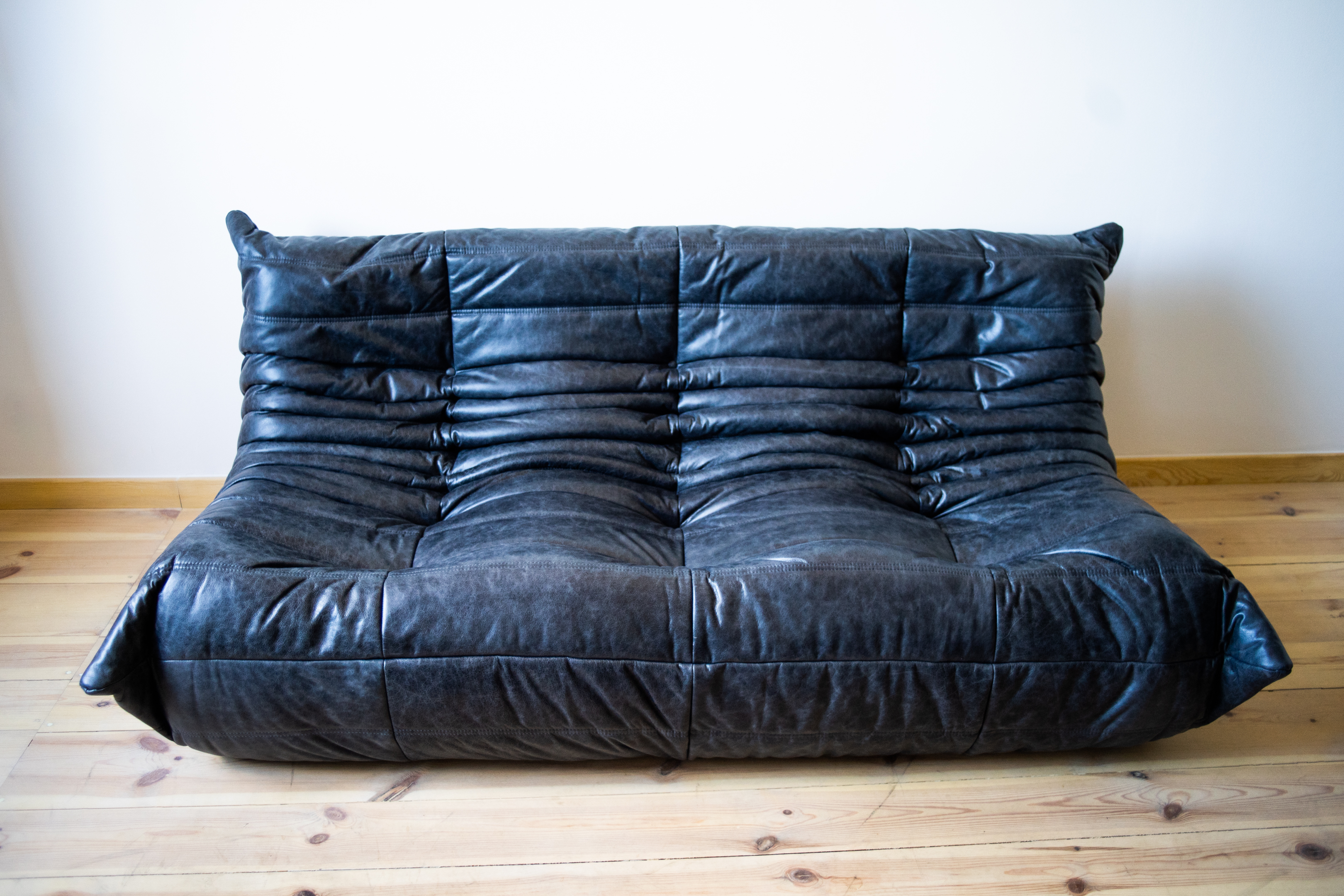 Togo Sofa 3-Sitzer Pull-Up-Leder Schwarz