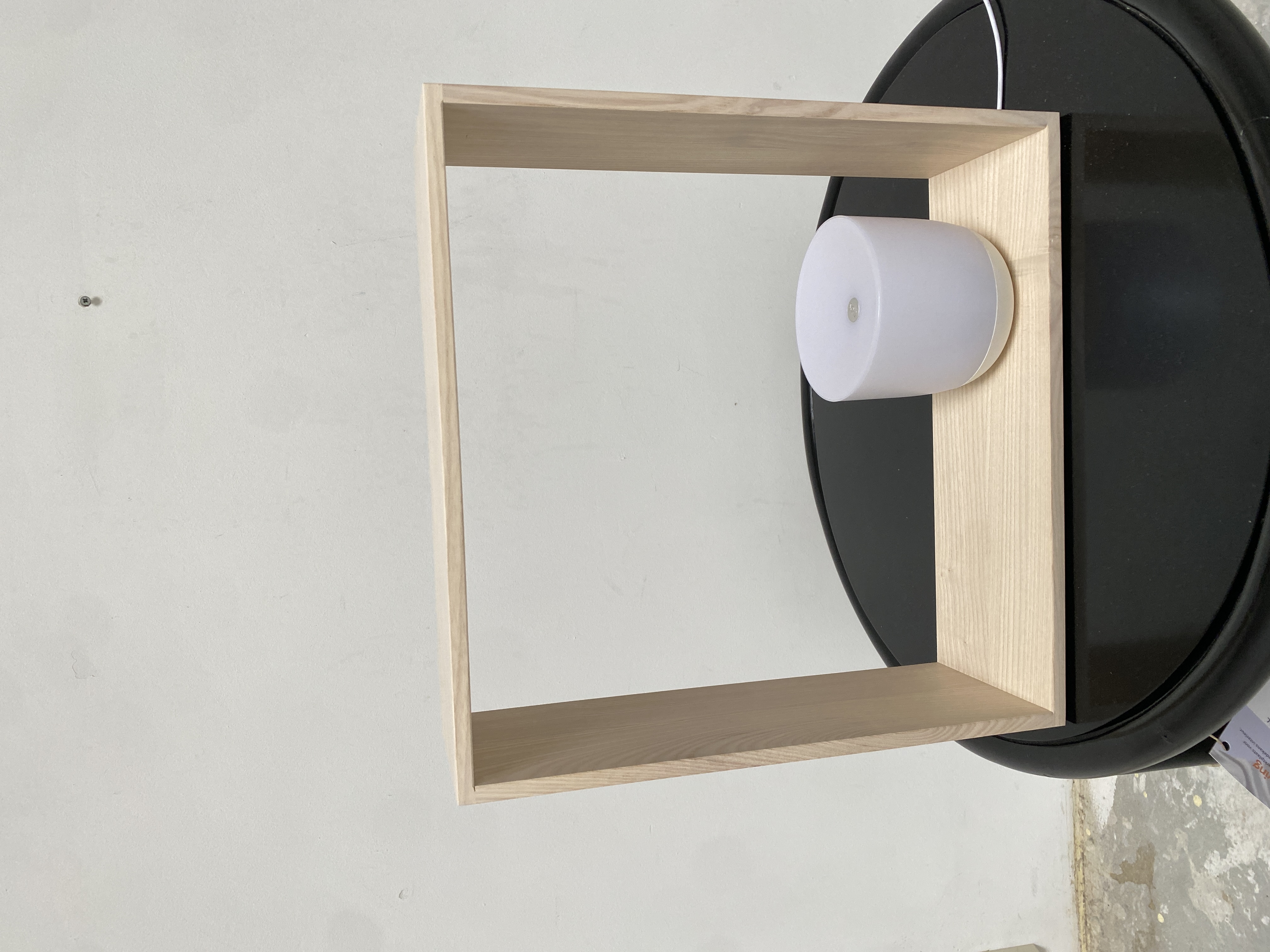 Gaku Wire Table / Wall Lamp