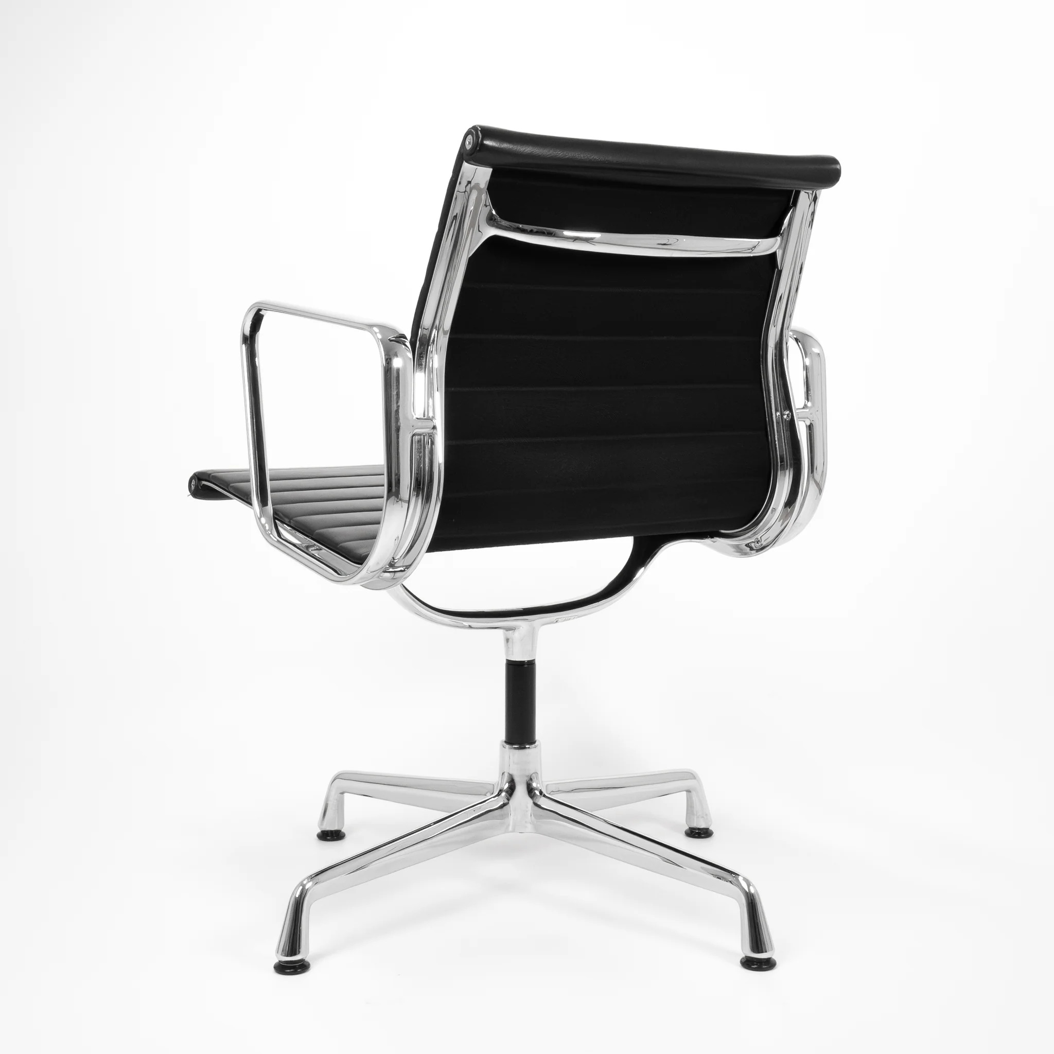 EA108 Bürostühl Eames Chrom Schwarz