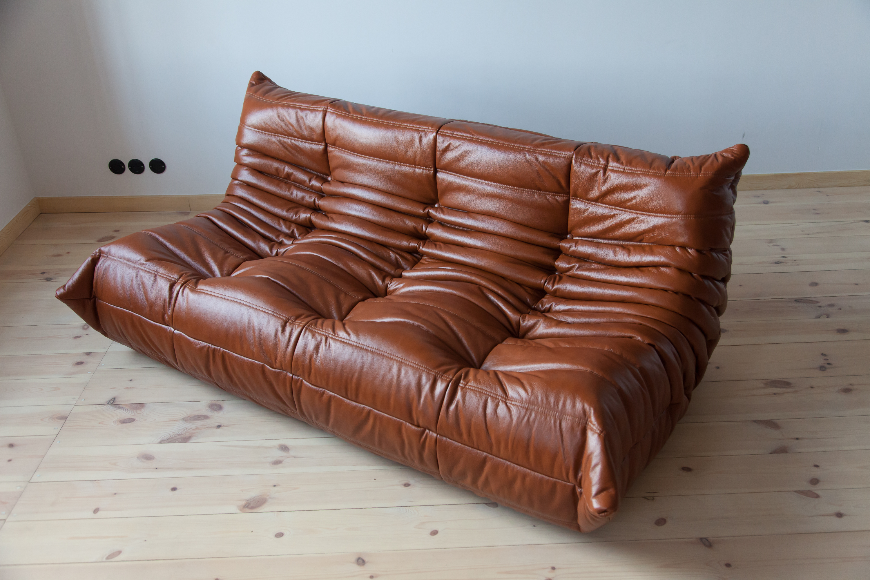 Togo Sofa 3-Sitzer Hochglanzleder Whiskybraun