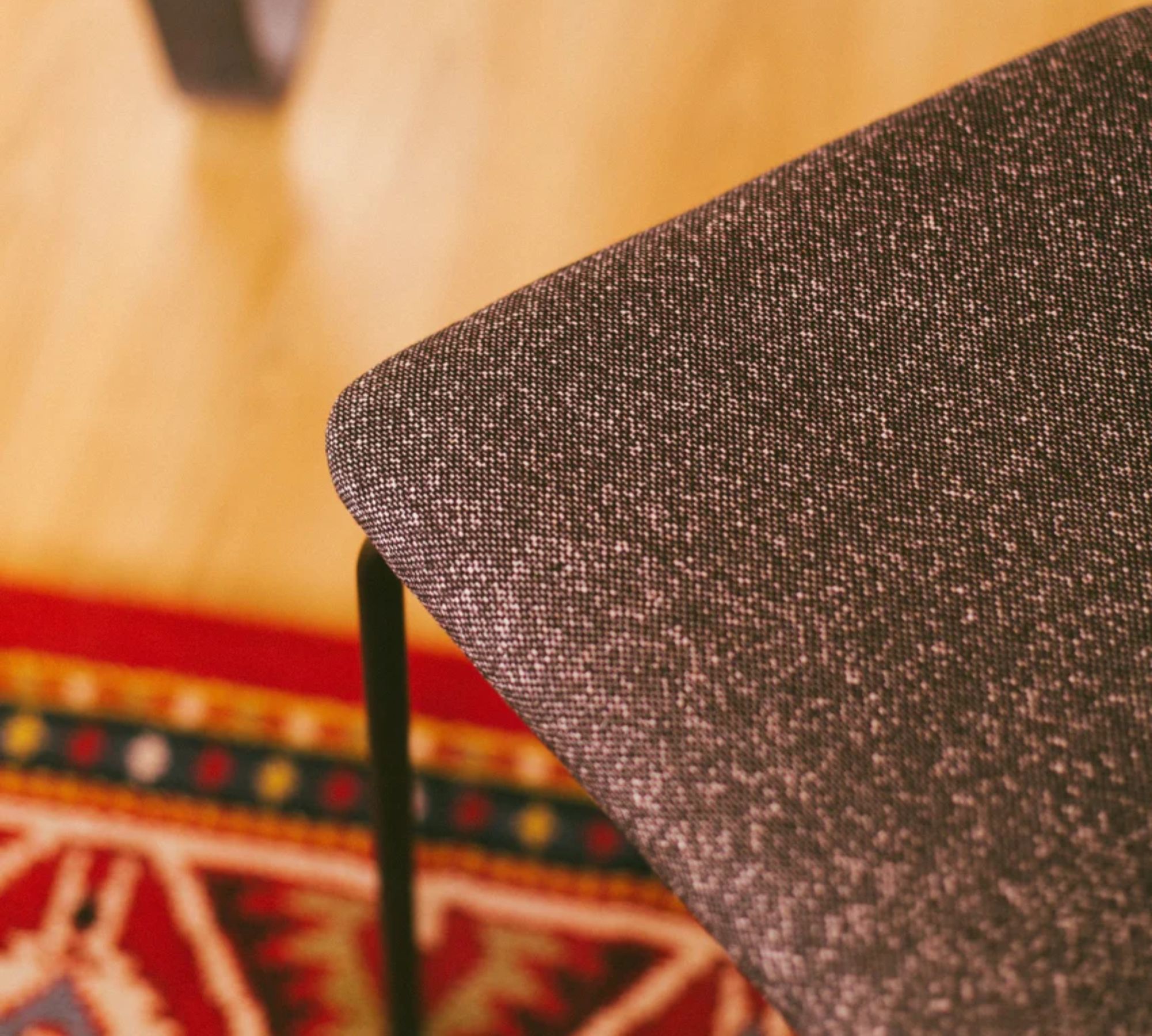 Jara Stuhl Metall Holz Textil Schwarz
