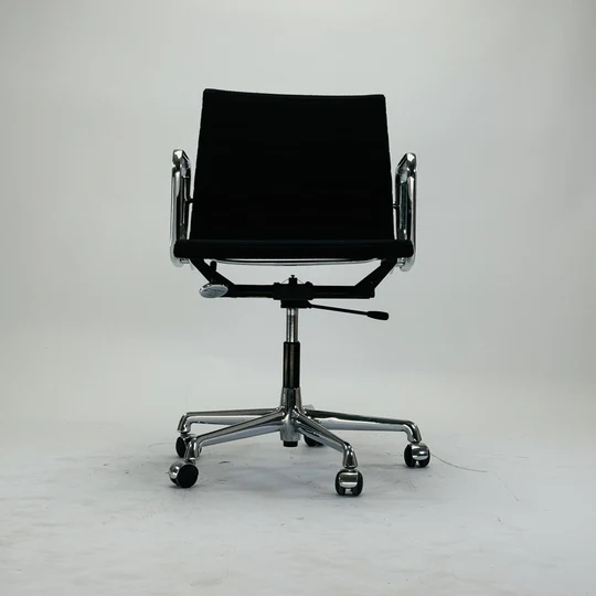 Eames EA 117 Stuhl Aluminium Schwarz