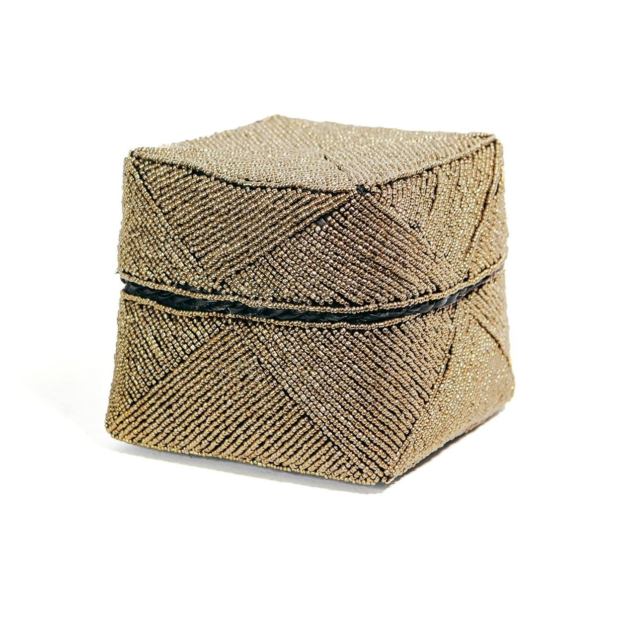 Perlenbesetzter Korb Braun