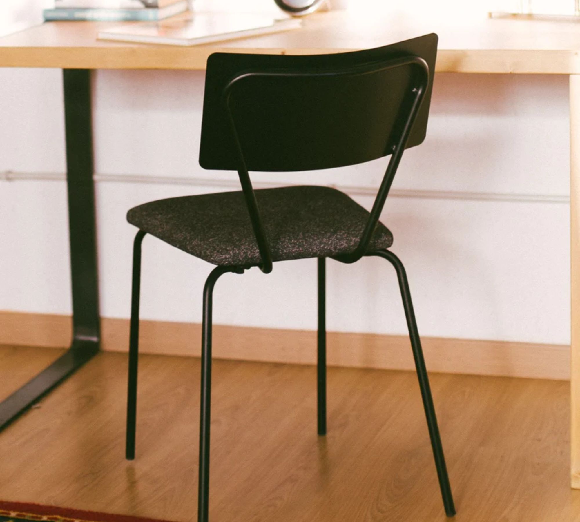 Jara Stuhl Metall Holz Textil Schwarz