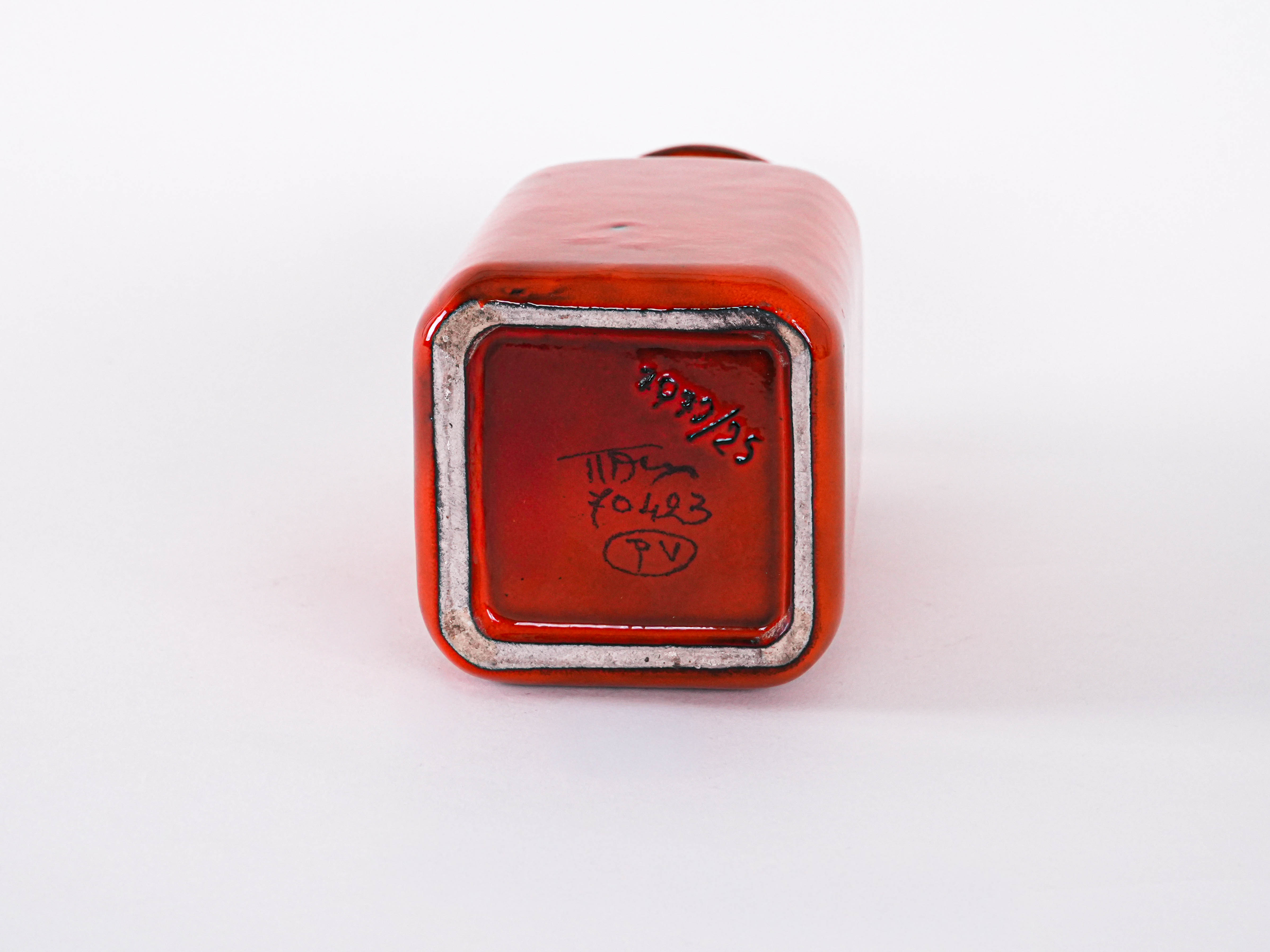 Vaso in ceramica rosso anni '60