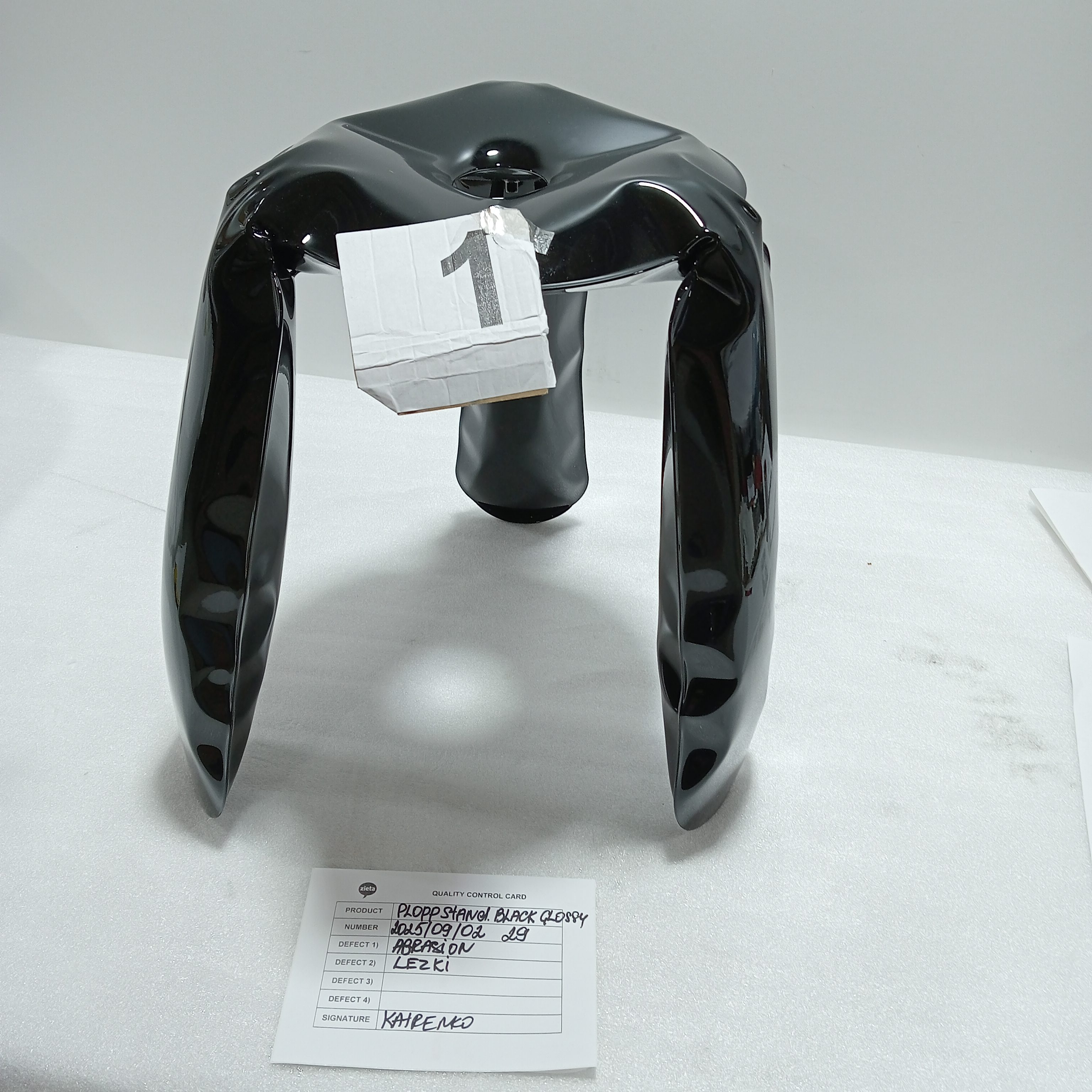 Plopp Standard stool steel black glossy