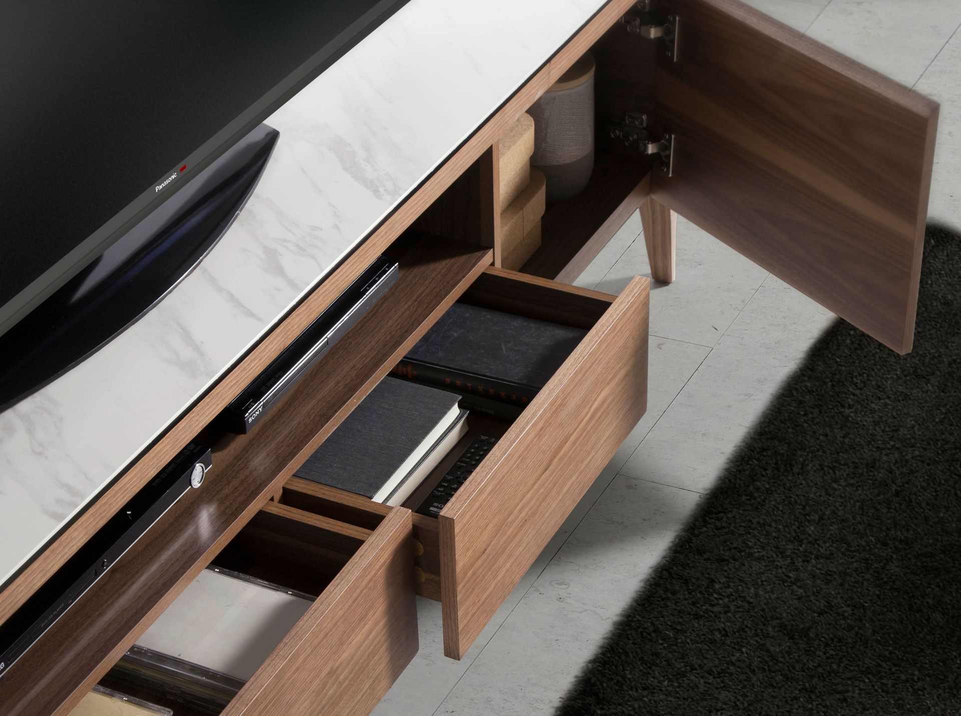 Mobile basso in legno di noce effetto marmo